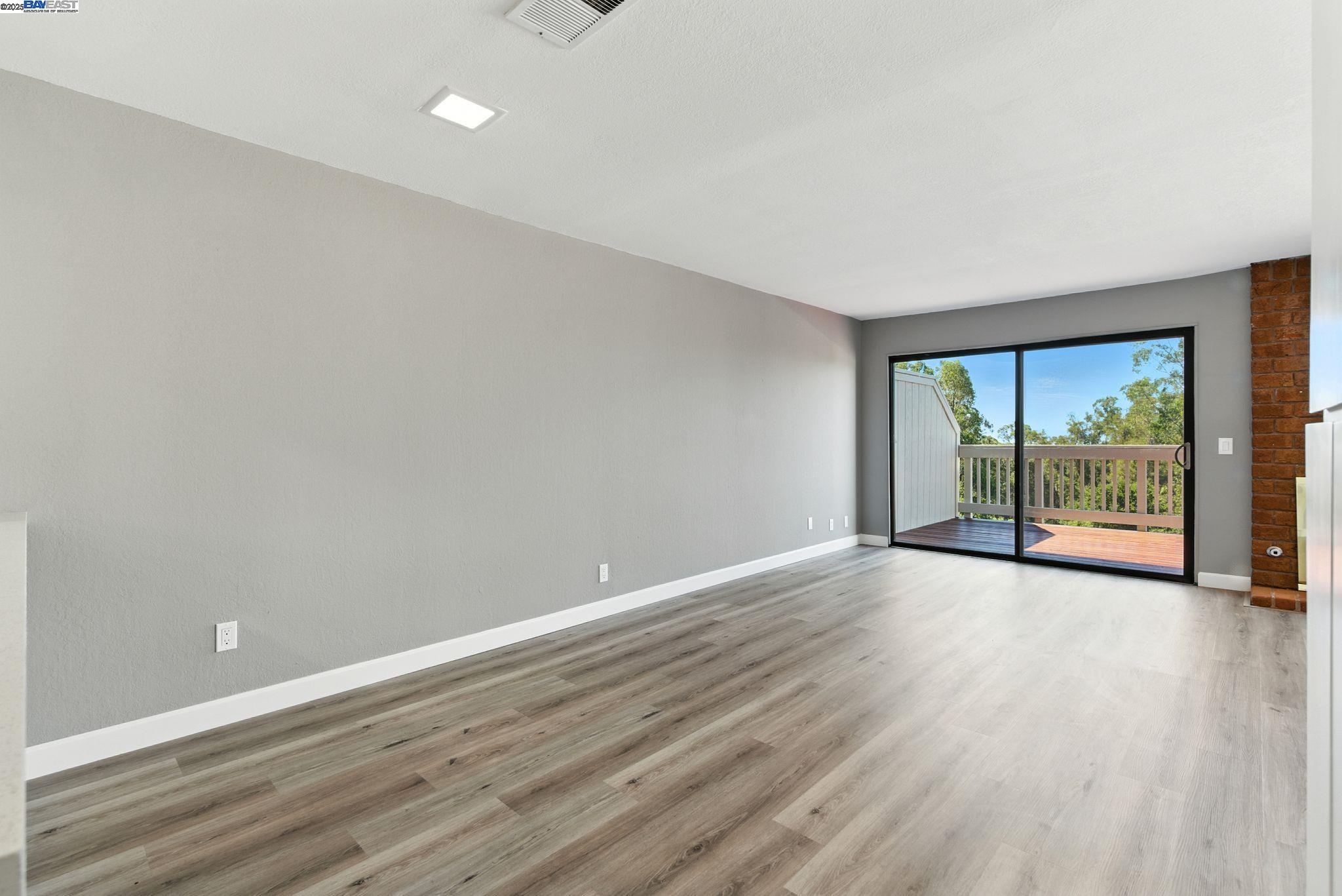 Detail Gallery Image 12 of 34 For 81 Mountain Valley St, Oakland,  CA 94605 - 3 Beds | 2/1 Baths