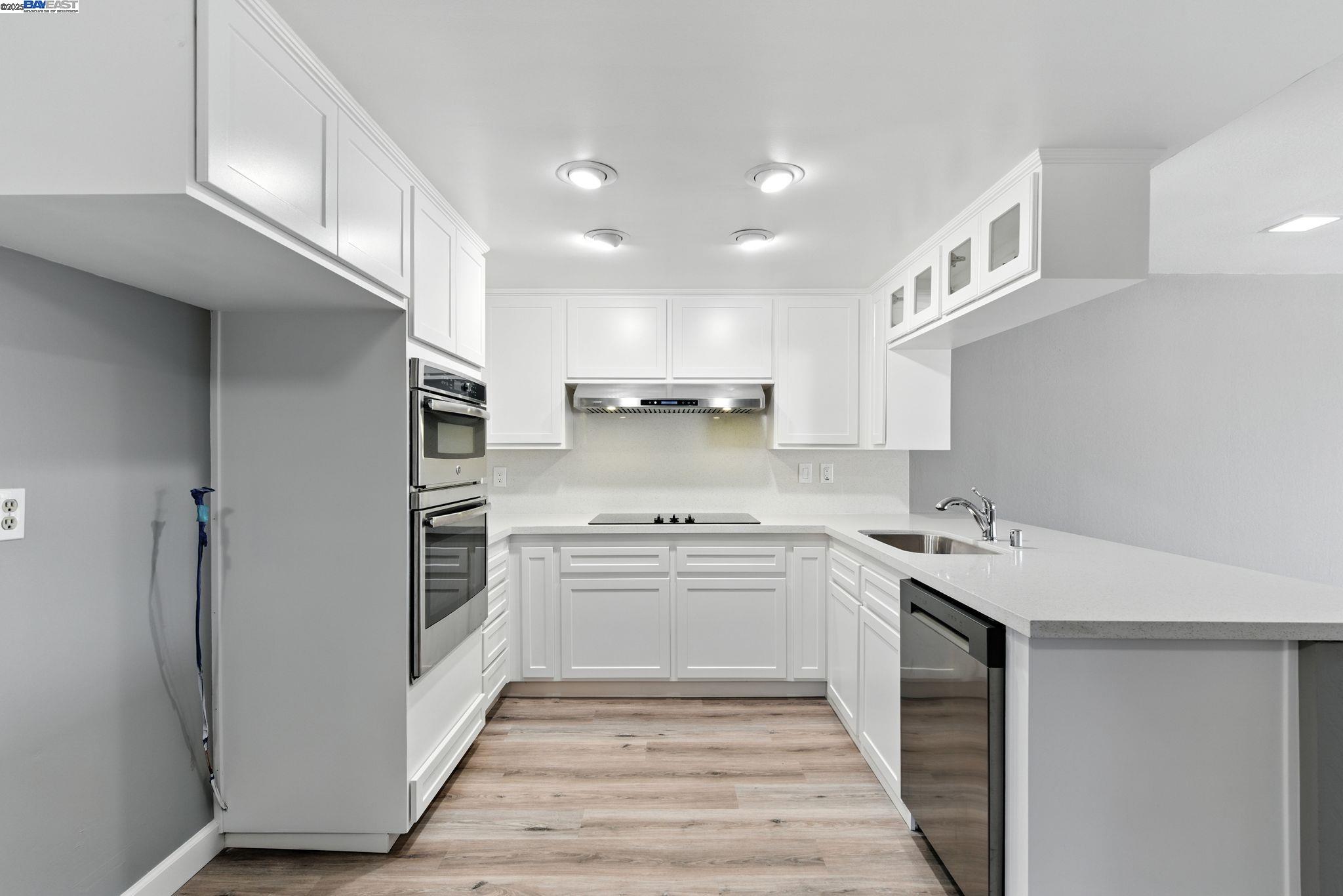 Detail Gallery Image 14 of 34 For 81 Mountain Valley St, Oakland,  CA 94605 - 3 Beds | 2/1 Baths
