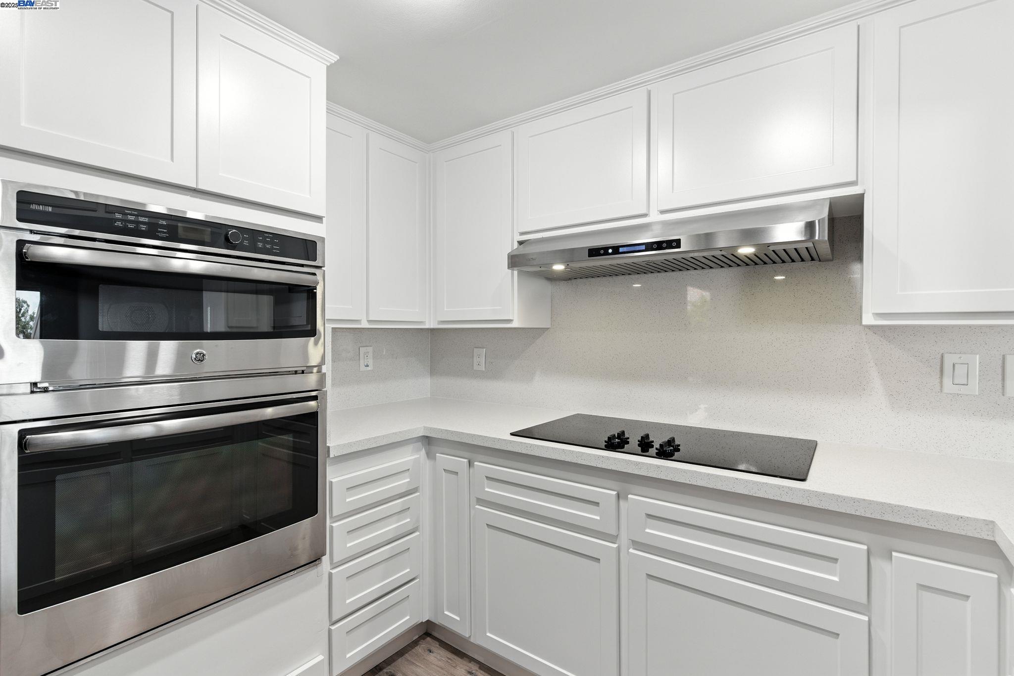 Detail Gallery Image 15 of 34 For 81 Mountain Valley St, Oakland,  CA 94605 - 3 Beds | 2/1 Baths