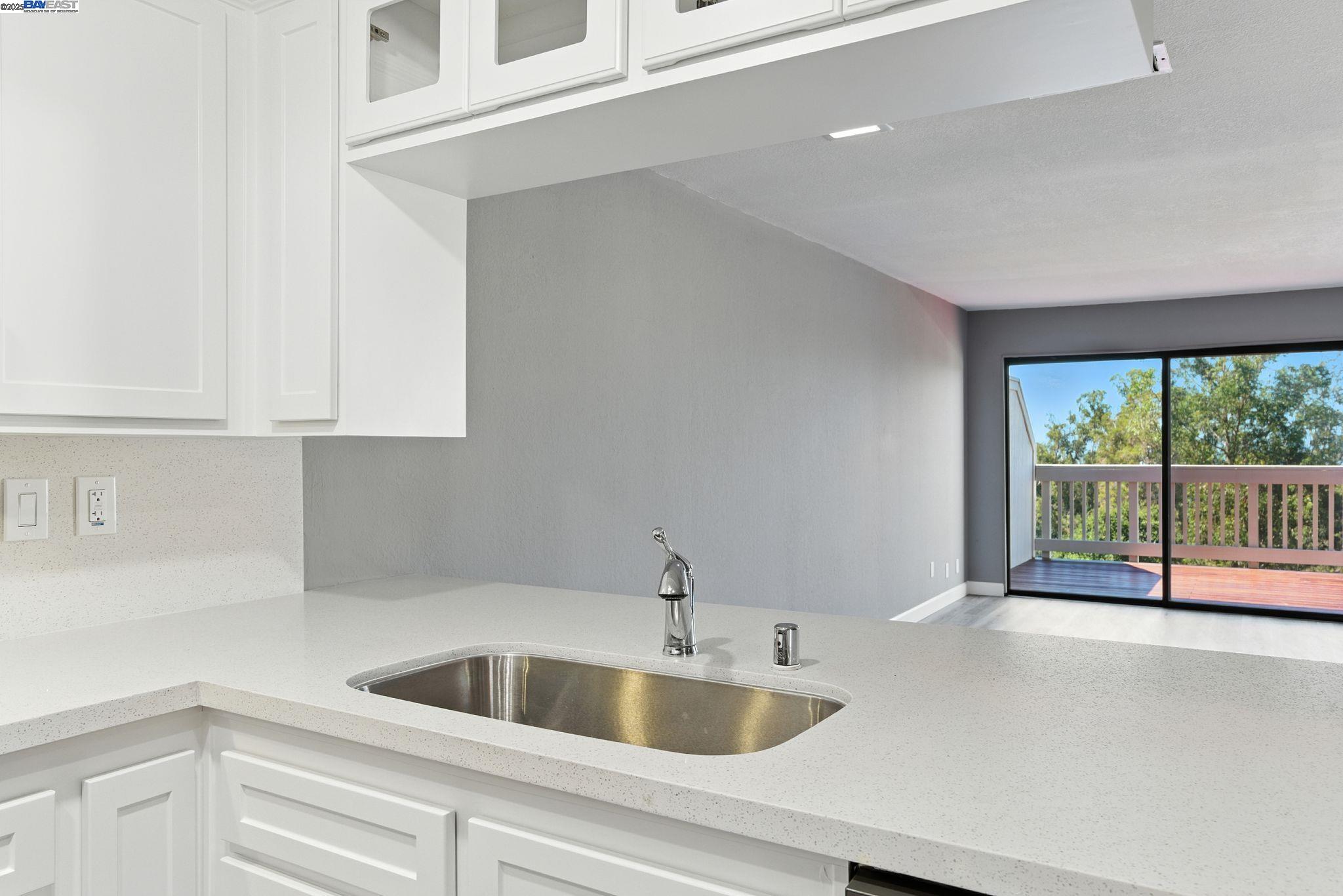 Detail Gallery Image 16 of 34 For 81 Mountain Valley St, Oakland,  CA 94605 - 3 Beds | 2/1 Baths
