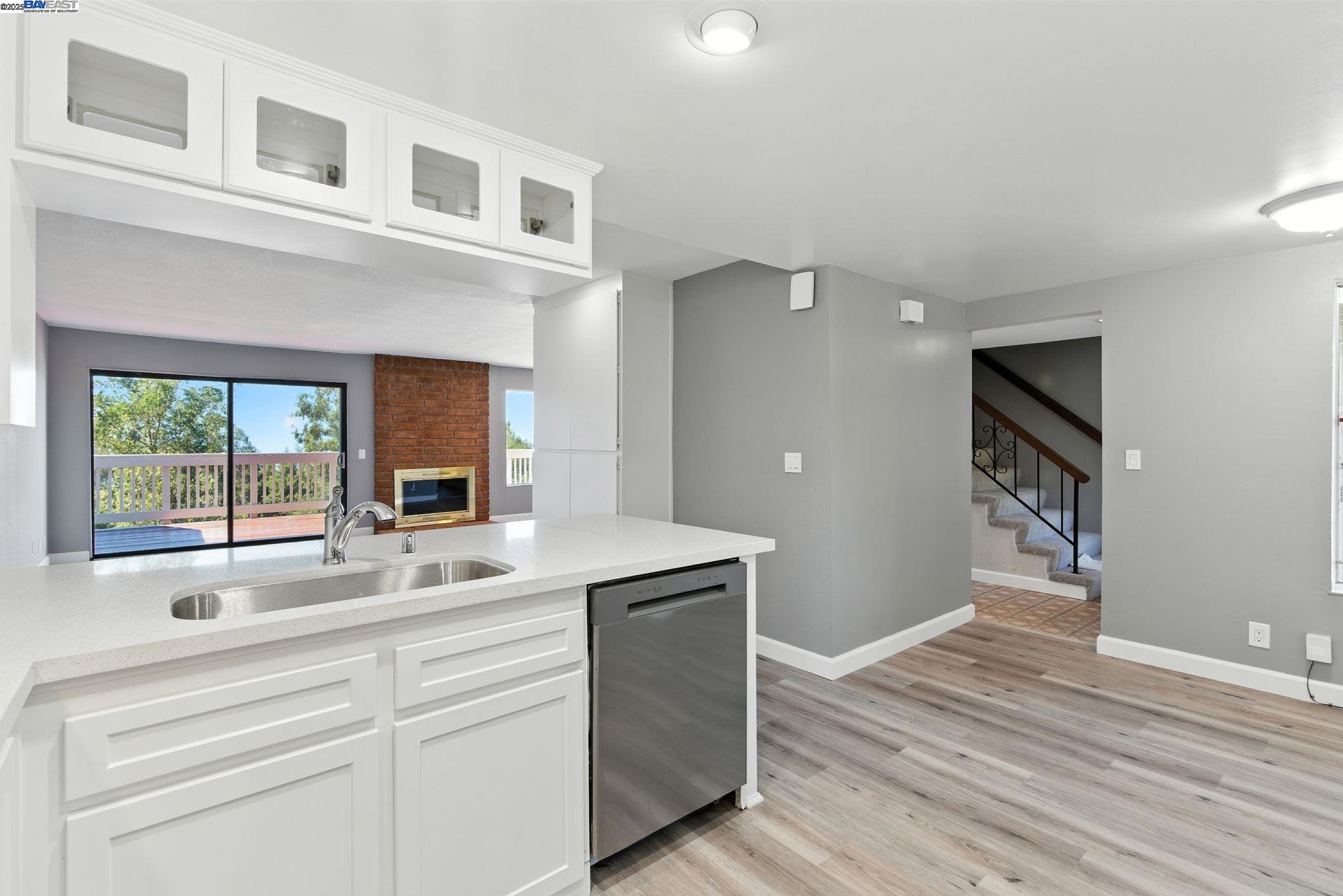 Detail Gallery Image 17 of 34 For 81 Mountain Valley St, Oakland,  CA 94605 - 3 Beds | 2/1 Baths