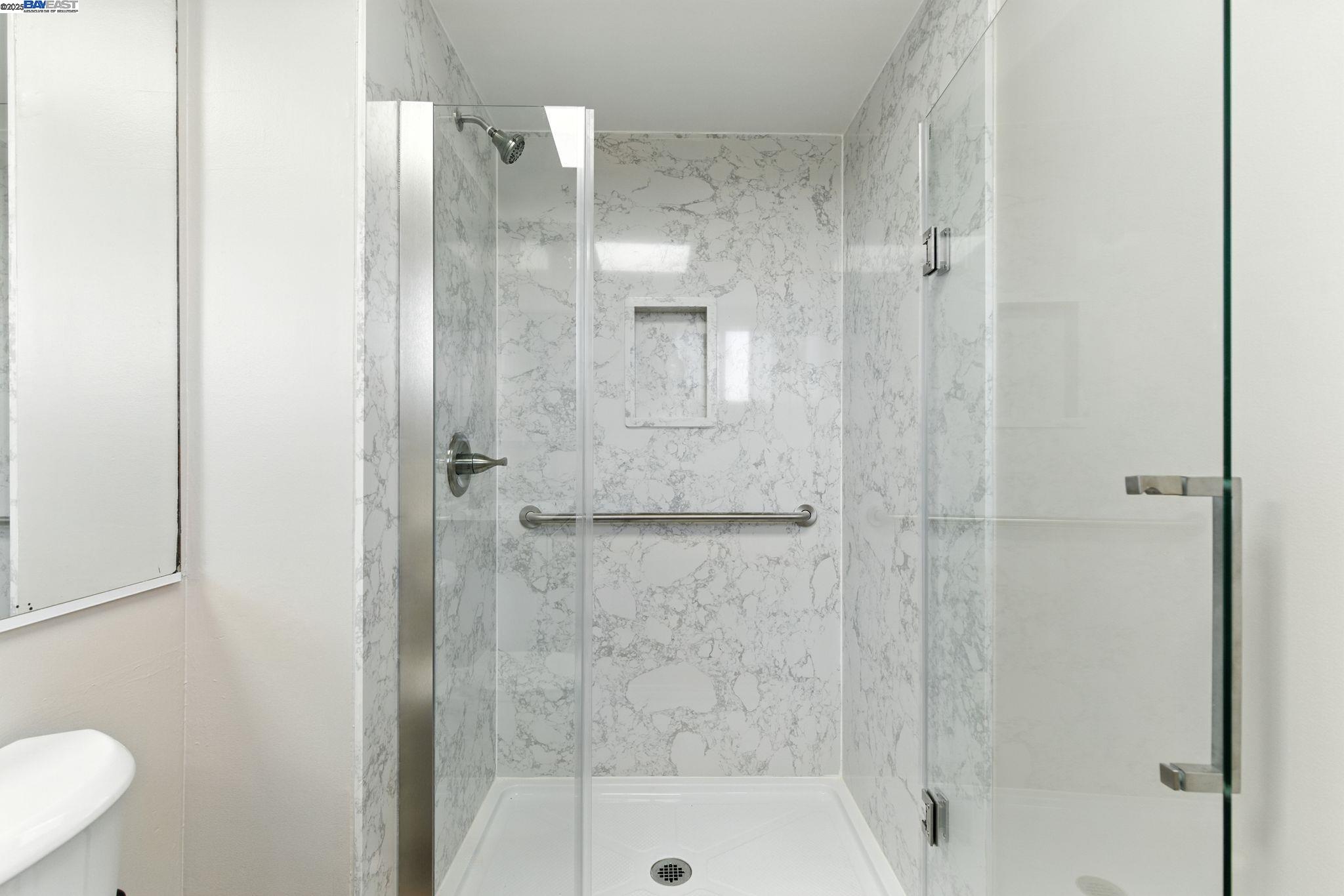 Detail Gallery Image 21 of 34 For 81 Mountain Valley St, Oakland,  CA 94605 - 3 Beds | 2/1 Baths