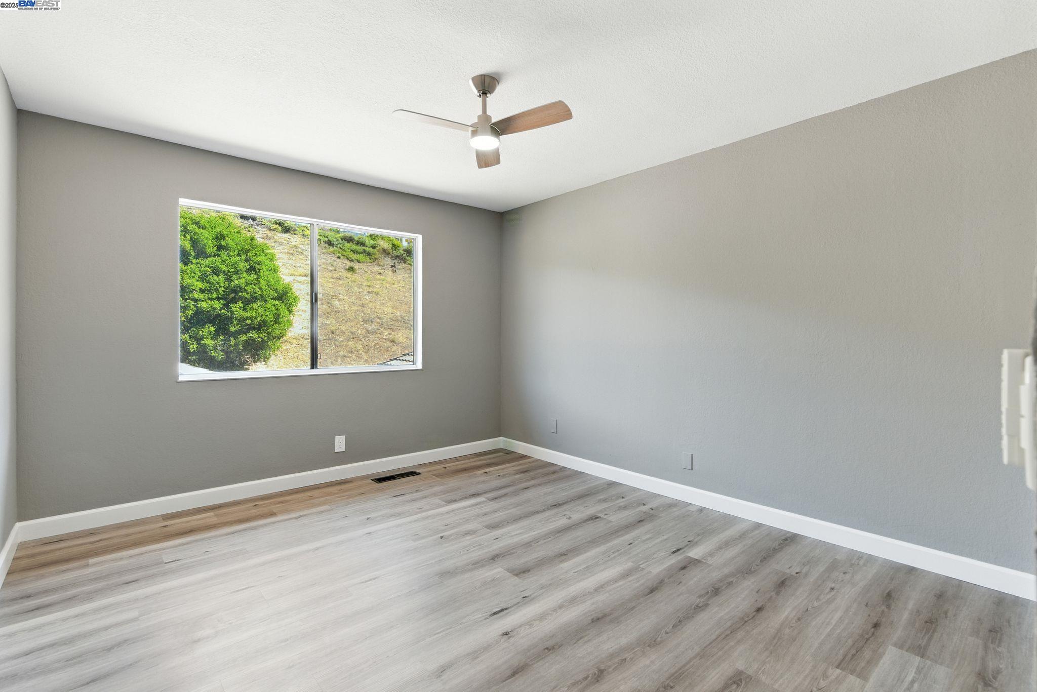 Detail Gallery Image 24 of 34 For 81 Mountain Valley St, Oakland,  CA 94605 - 3 Beds | 2/1 Baths