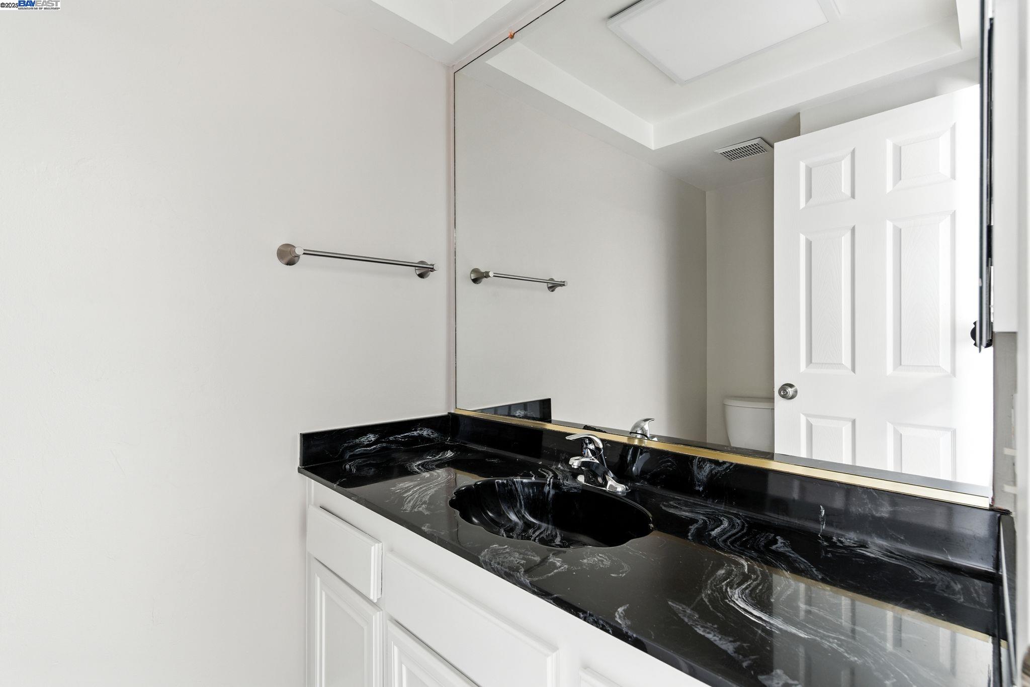Detail Gallery Image 27 of 34 For 81 Mountain Valley St, Oakland,  CA 94605 - 3 Beds | 2/1 Baths