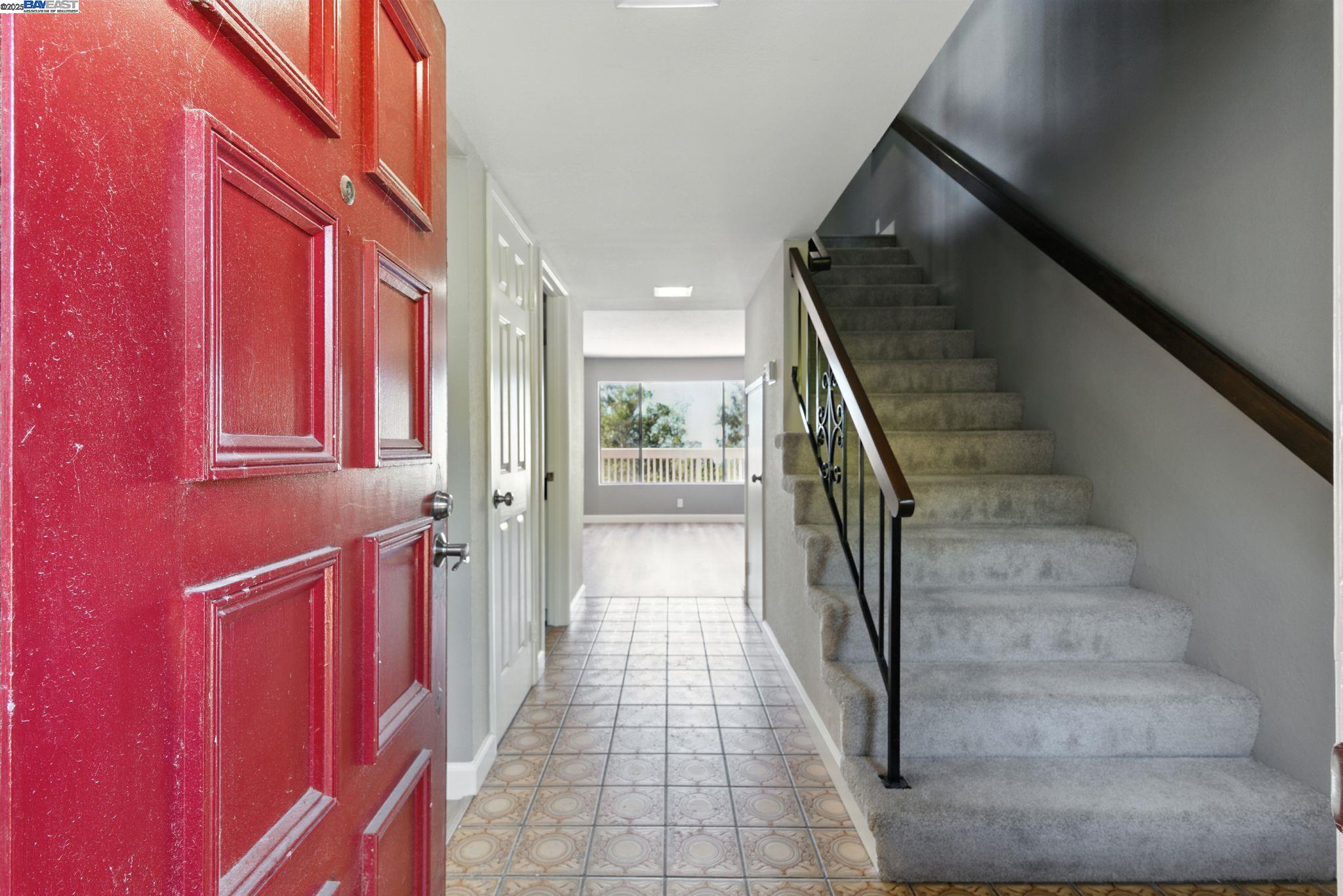 Detail Gallery Image 4 of 34 For 81 Mountain Valley St, Oakland,  CA 94605 - 3 Beds | 2/1 Baths