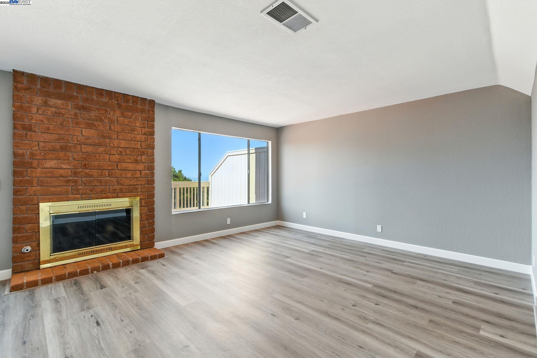 Detail Gallery Image 6 of 34 For 81 Mountain Valley St, Oakland,  CA 94605 - 3 Beds | 2/1 Baths