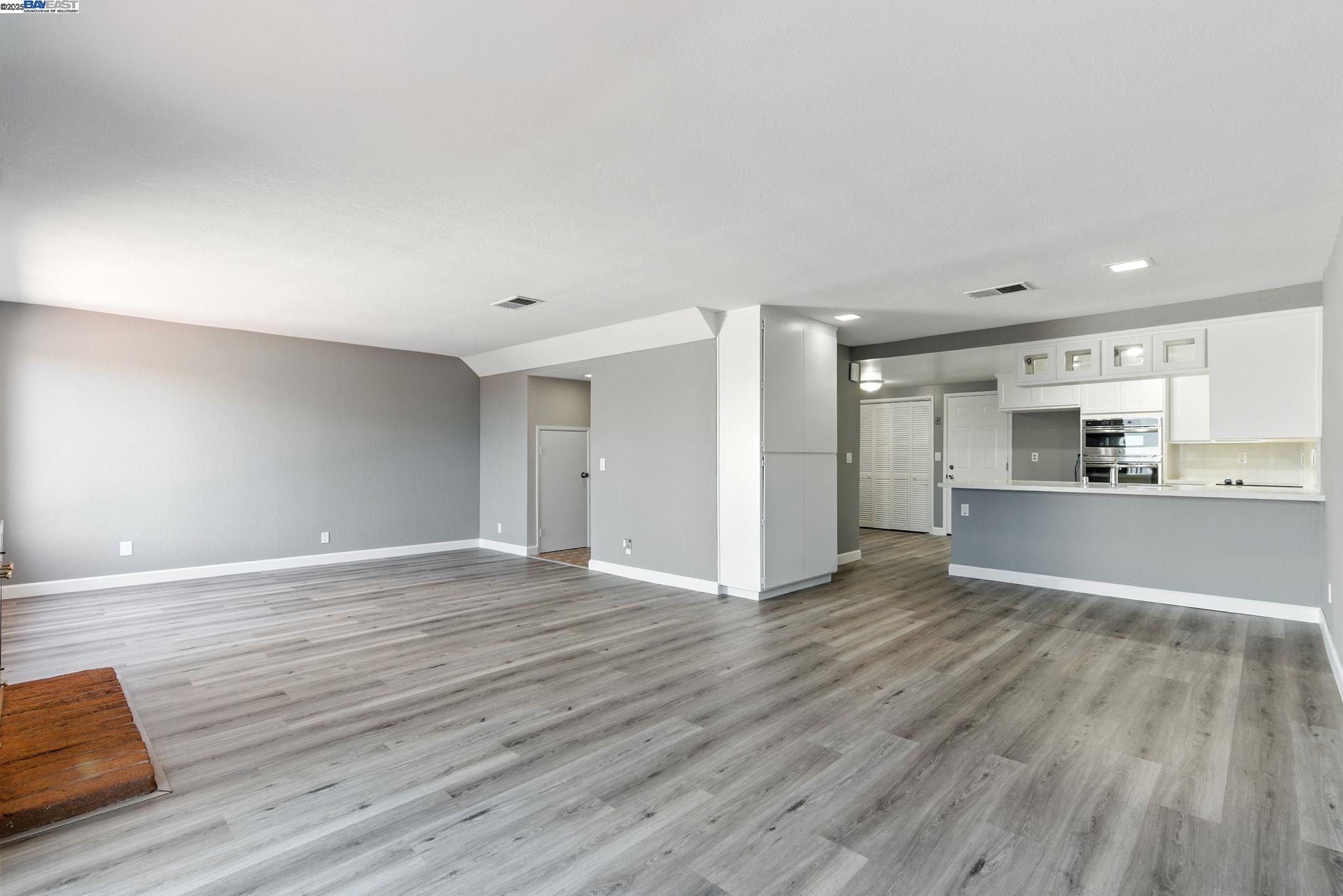Detail Gallery Image 8 of 34 For 81 Mountain Valley St, Oakland,  CA 94605 - 3 Beds | 2/1 Baths