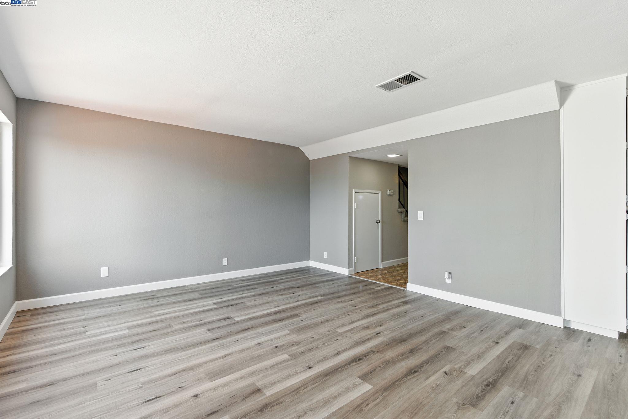 Detail Gallery Image 9 of 34 For 81 Mountain Valley St, Oakland,  CA 94605 - 3 Beds | 2/1 Baths