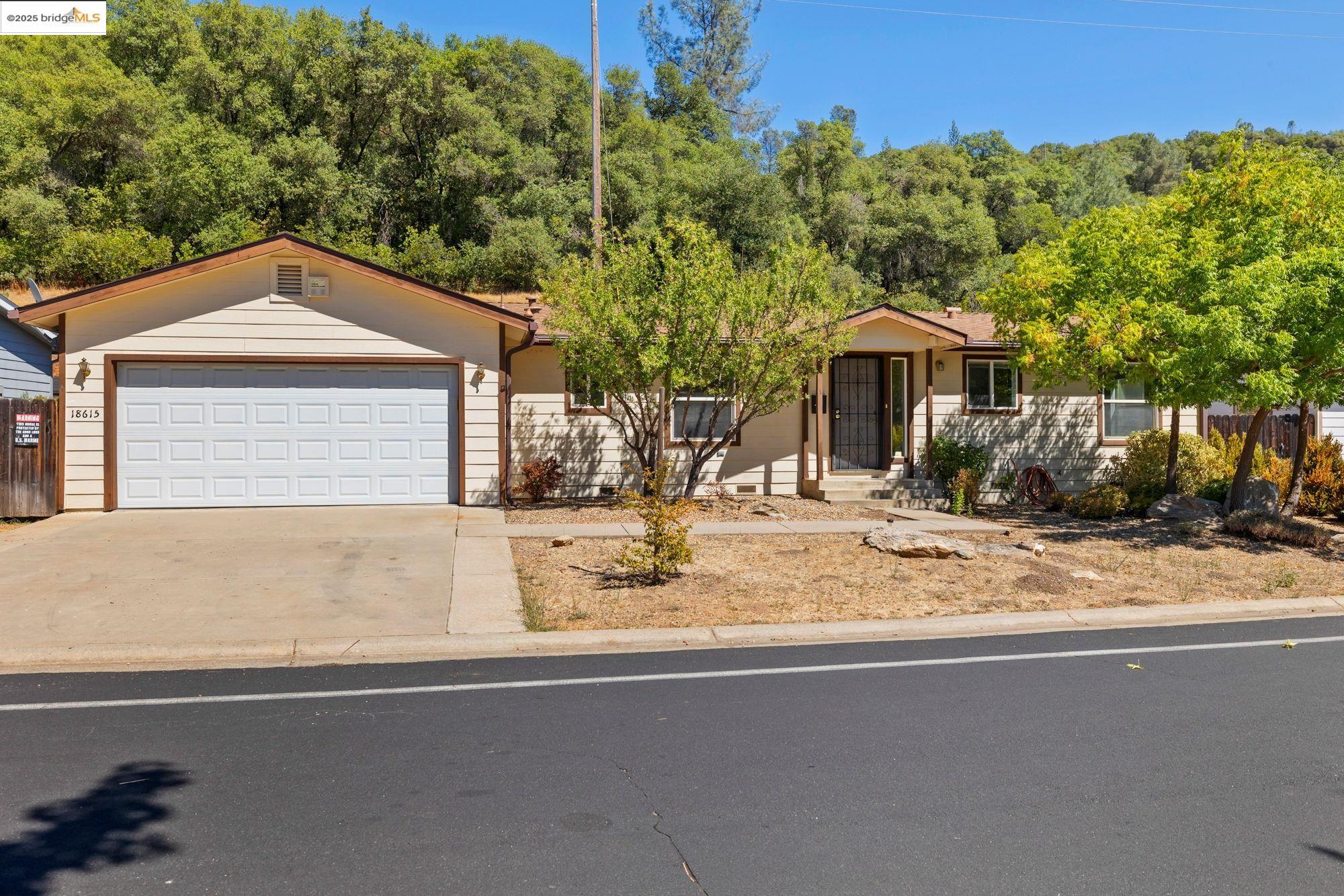 Detail Gallery Image 1 of 24 For 18615 Vista Dr, Jamestown,  CA 95327 - 3 Beds | 2 Baths