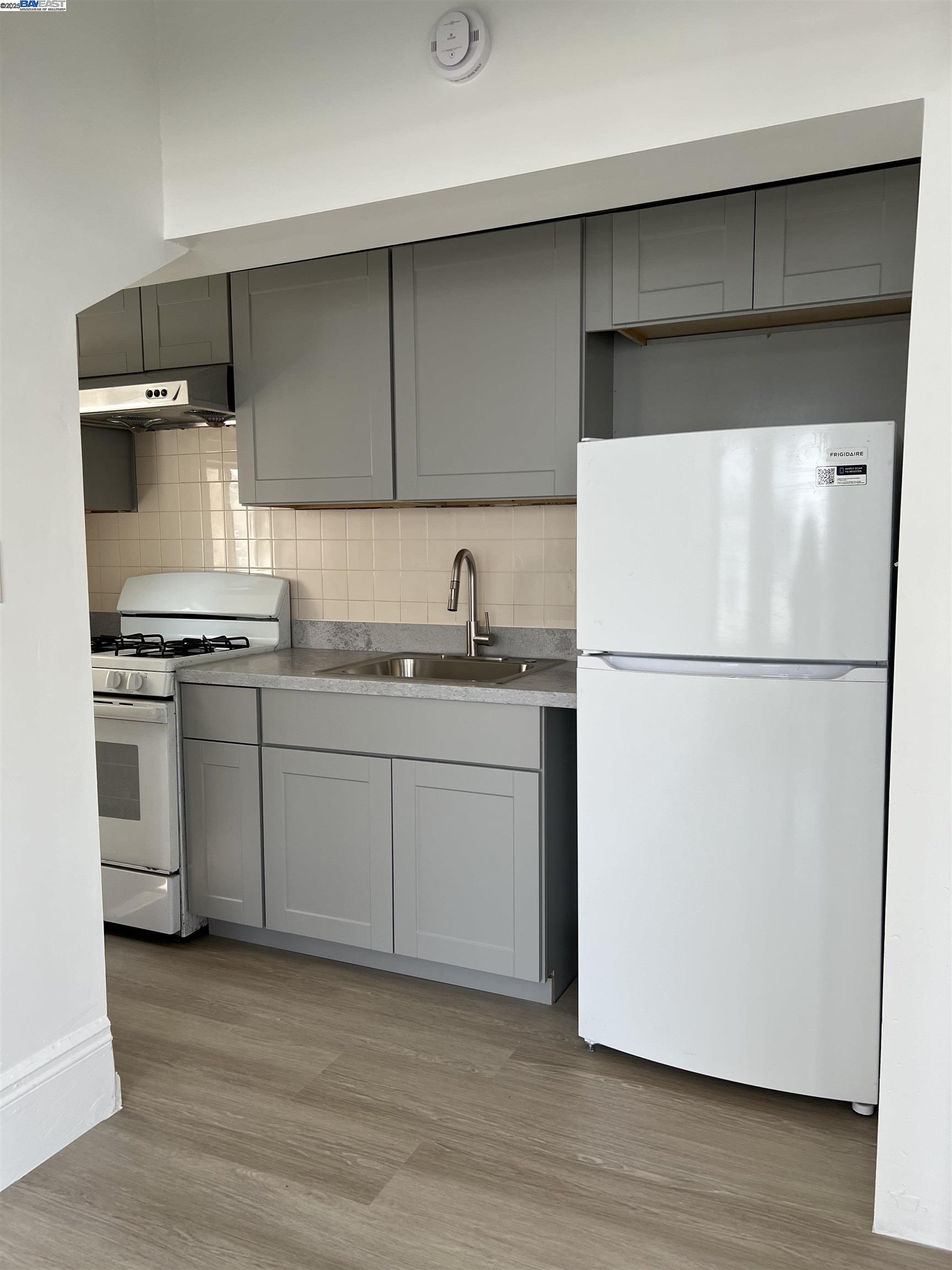 Detail Gallery Image 3 of 14 For 905-907 Alice St, Oakland,  CA 94607 - – Beds | – Baths