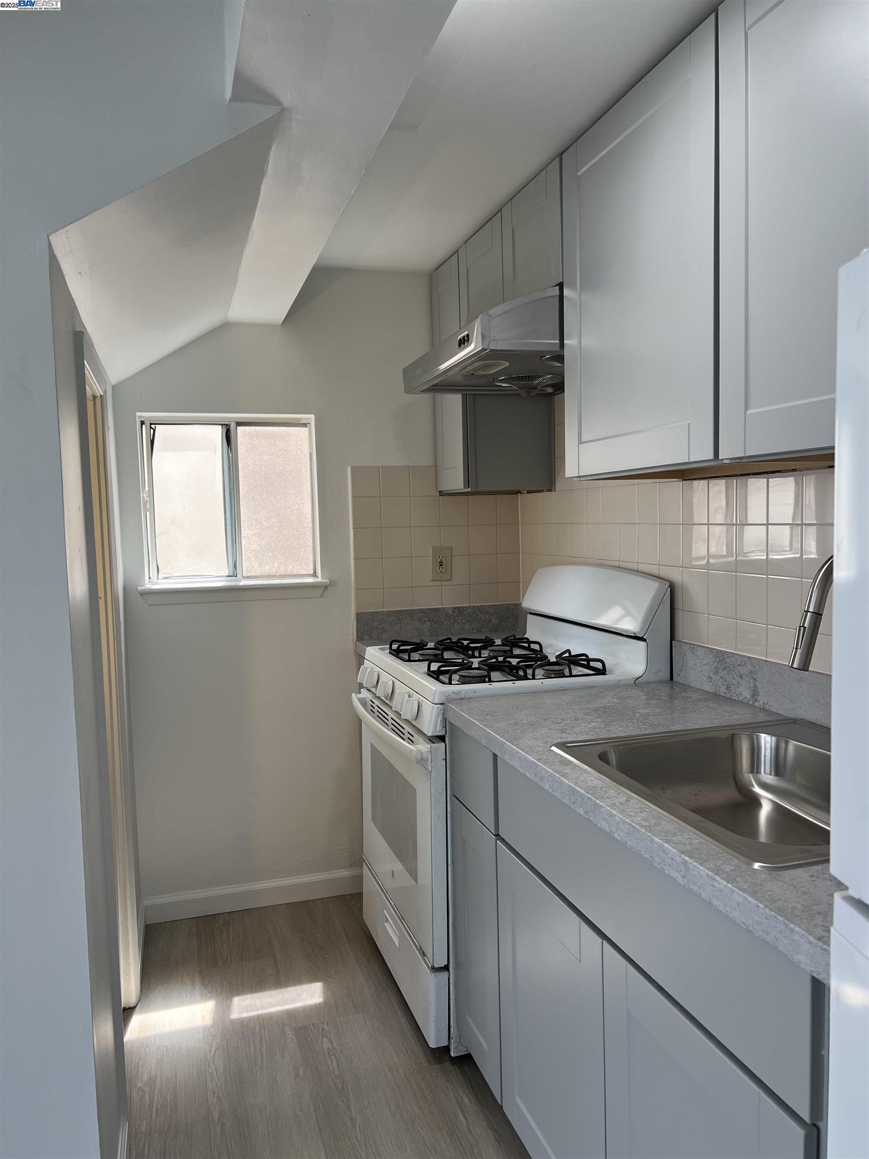 Detail Gallery Image 4 of 14 For 905-907 Alice St, Oakland,  CA 94607 - – Beds | – Baths