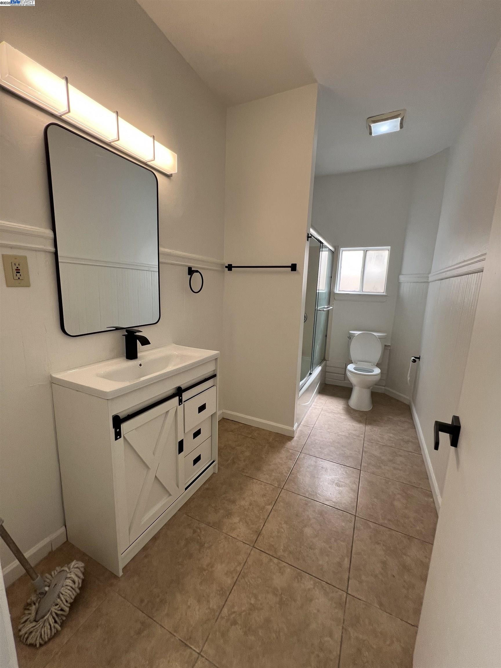 Detail Gallery Image 7 of 14 For 905-907 Alice St, Oakland,  CA 94607 - – Beds | – Baths
