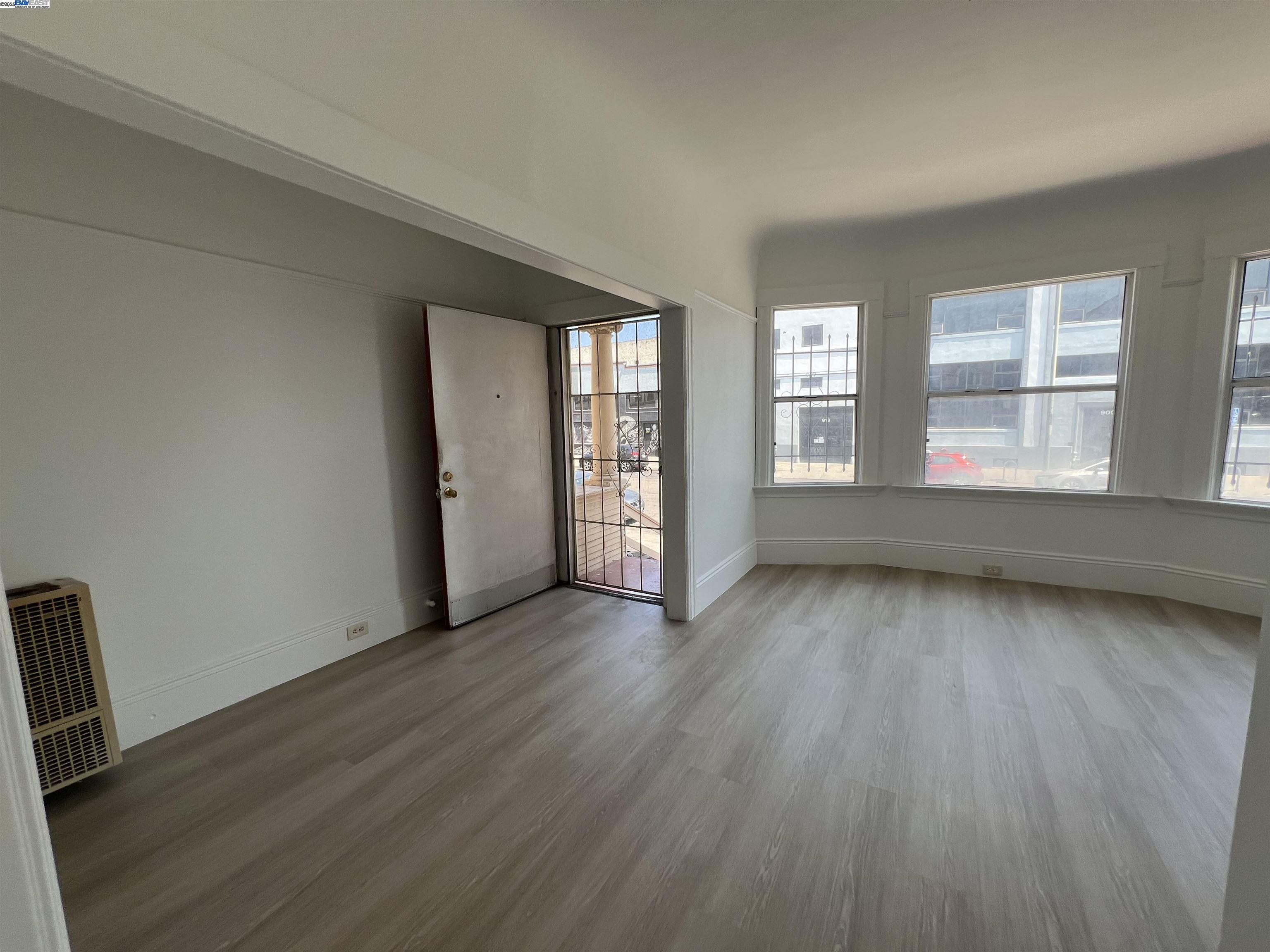 Detail Gallery Image 8 of 14 For 905-907 Alice St, Oakland,  CA 94607 - – Beds | – Baths