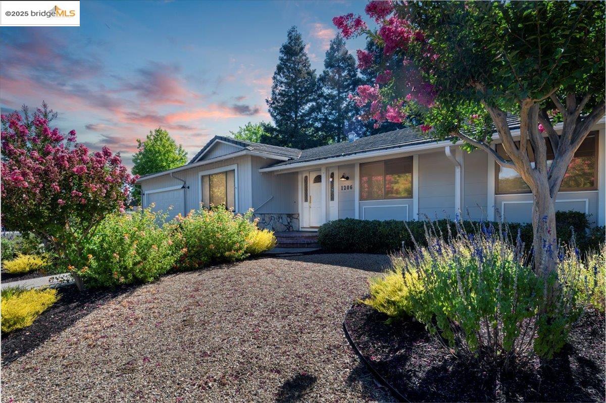 Detail Gallery Image 2 of 46 For 1206 Redlands Way, Concord,  CA 94521 - 4 Beds | 2 Baths