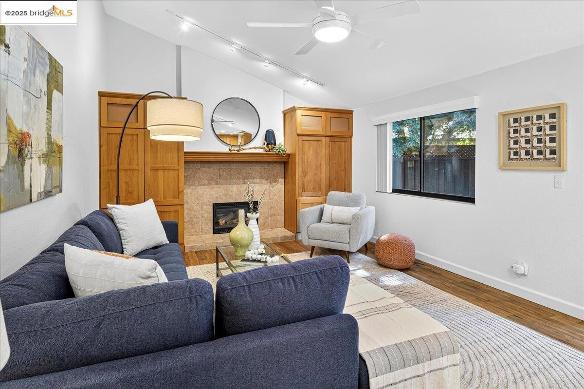 Detail Gallery Image 12 of 46 For 1206 Redlands Way, Concord,  CA 94521 - 4 Beds | 2 Baths