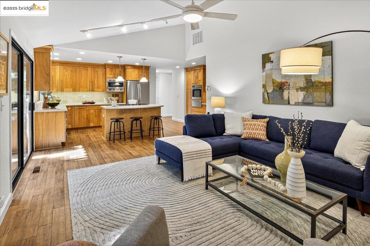 Detail Gallery Image 13 of 46 For 1206 Redlands Way, Concord,  CA 94521 - 4 Beds | 2 Baths