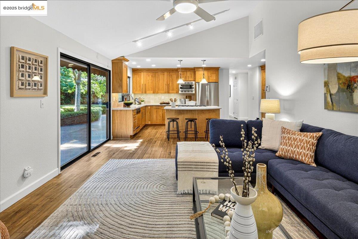 Detail Gallery Image 14 of 46 For 1206 Redlands Way, Concord,  CA 94521 - 4 Beds | 2 Baths