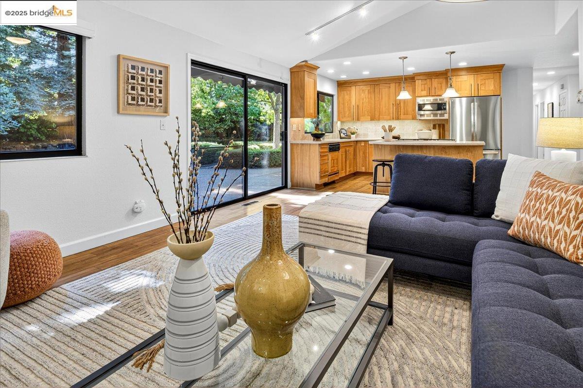 Detail Gallery Image 15 of 46 For 1206 Redlands Way, Concord,  CA 94521 - 4 Beds | 2 Baths