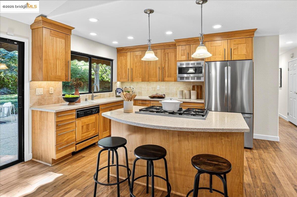 Detail Gallery Image 16 of 46 For 1206 Redlands Way, Concord,  CA 94521 - 4 Beds | 2 Baths