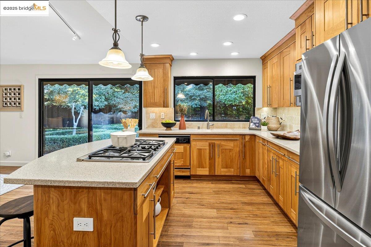 Detail Gallery Image 17 of 46 For 1206 Redlands Way, Concord,  CA 94521 - 4 Beds | 2 Baths