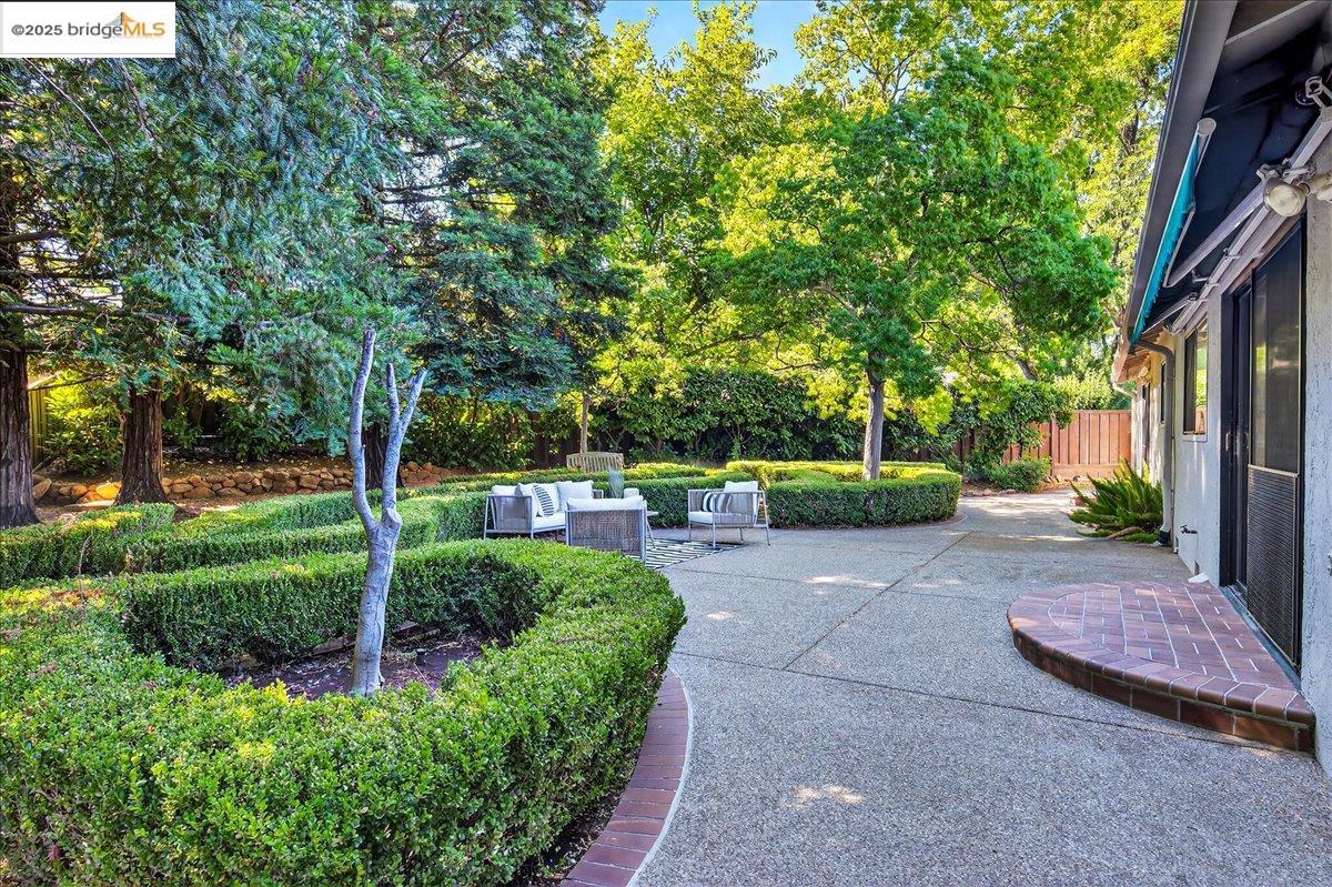 Detail Gallery Image 34 of 46 For 1206 Redlands Way, Concord,  CA 94521 - 4 Beds | 2 Baths
