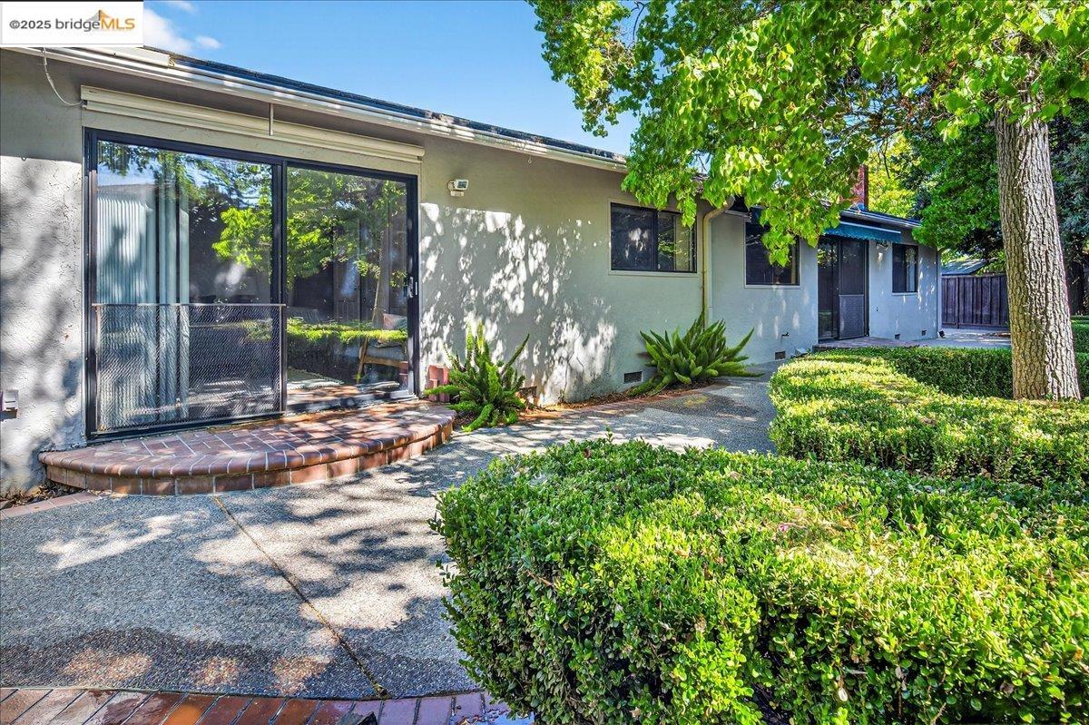 Detail Gallery Image 38 of 46 For 1206 Redlands Way, Concord,  CA 94521 - 4 Beds | 2 Baths