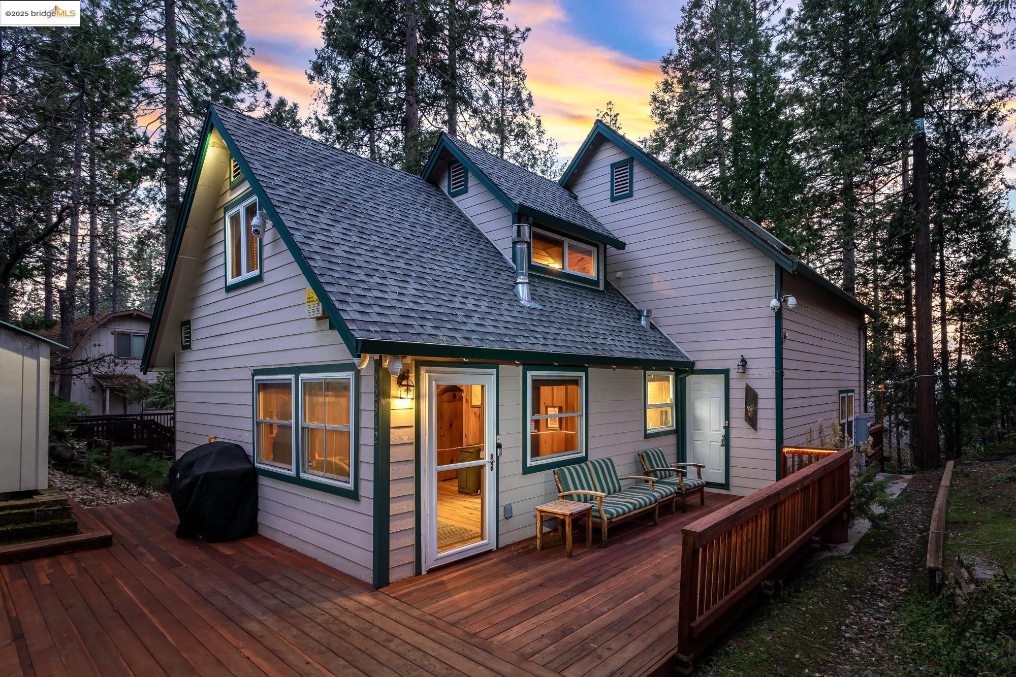 Detail Gallery Image 1 of 32 For 22912 Sierra Dr, Twain Harte,  CA 95383 - 3 Beds | 2 Baths