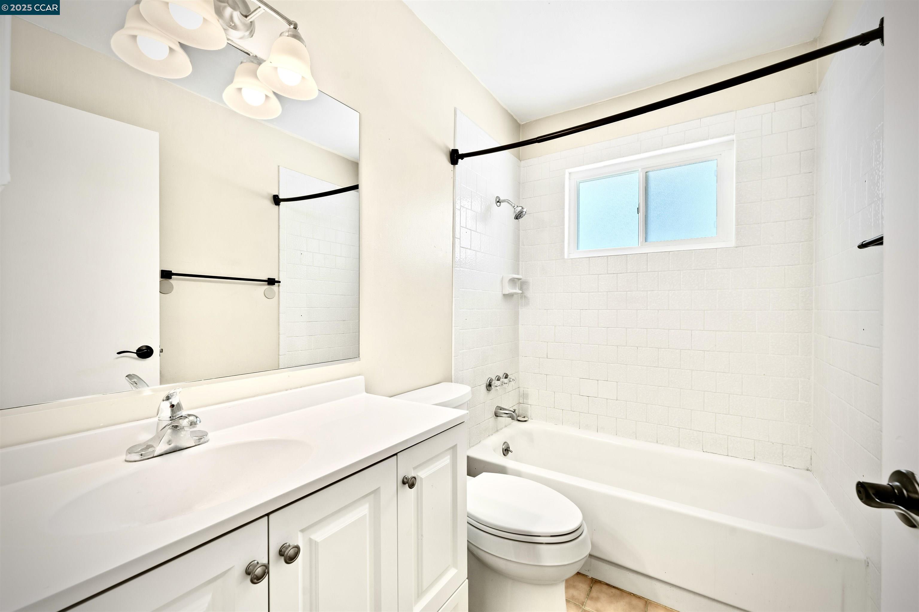 Detail Gallery Image 15 of 31 For 4989 Creek View Way, Sacramento,  CA 95841 - 3 Beds | 2 Baths