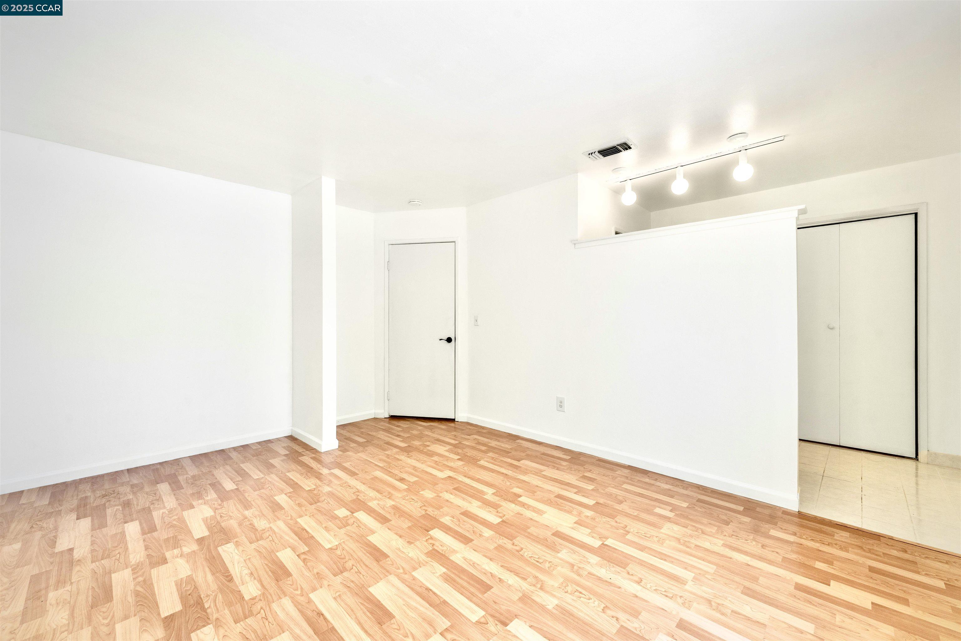 Detail Gallery Image 18 of 31 For 4989 Creek View Way, Sacramento,  CA 95841 - 3 Beds | 2 Baths