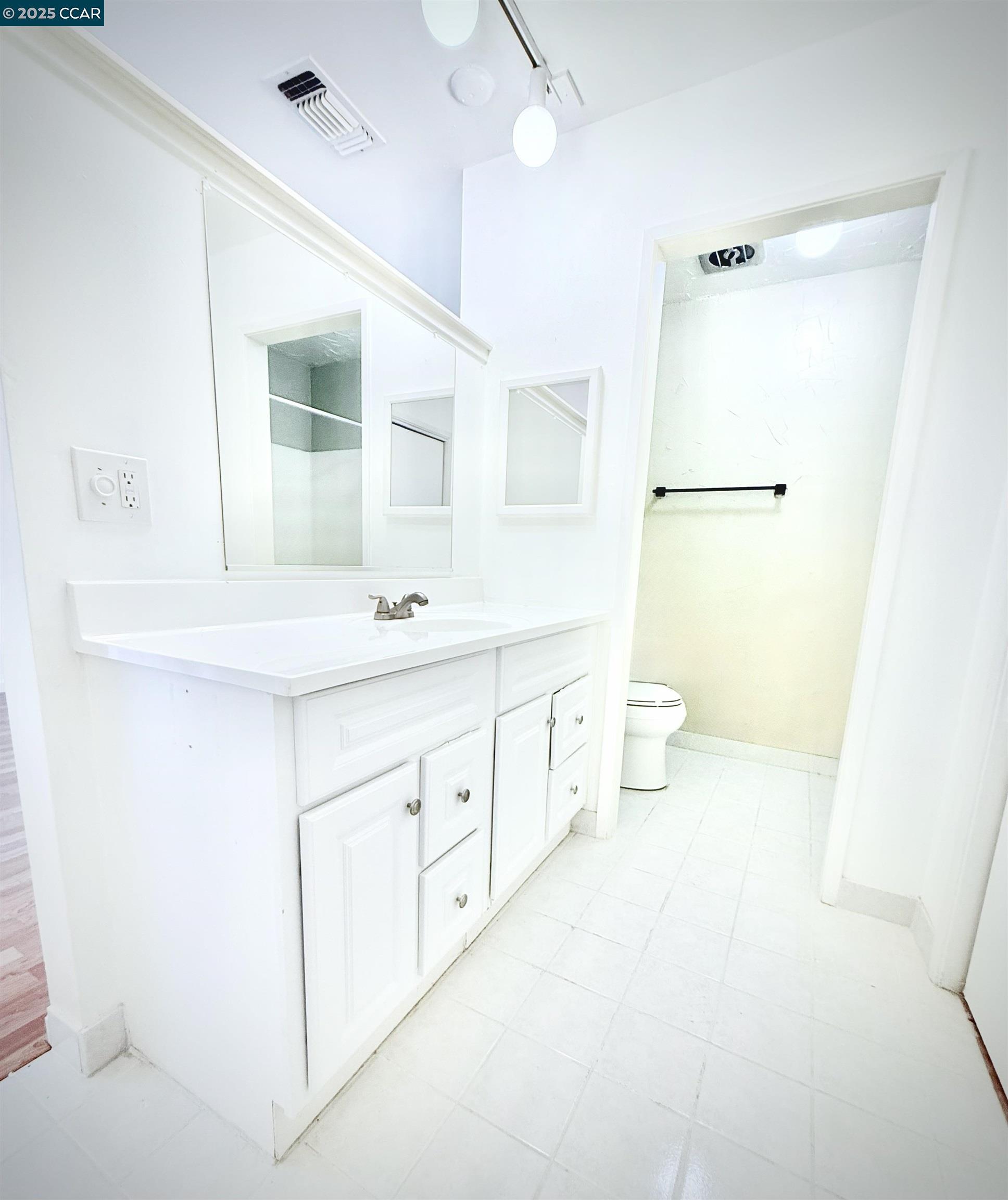 Detail Gallery Image 19 of 31 For 4989 Creek View Way, Sacramento,  CA 95841 - 3 Beds | 2 Baths