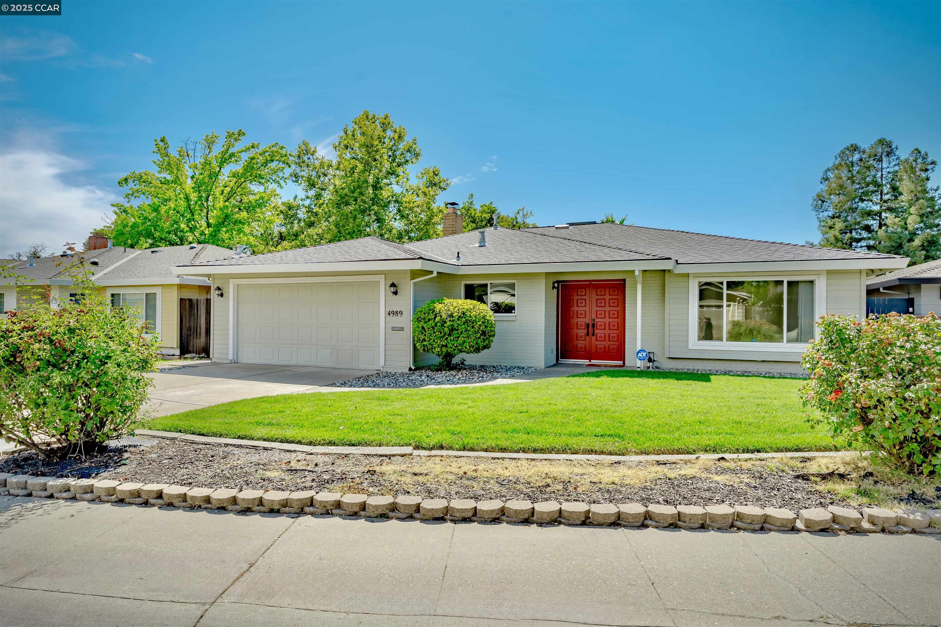 Detail Gallery Image 3 of 31 For 4989 Creek View Way, Sacramento,  CA 95841 - 3 Beds | 2 Baths