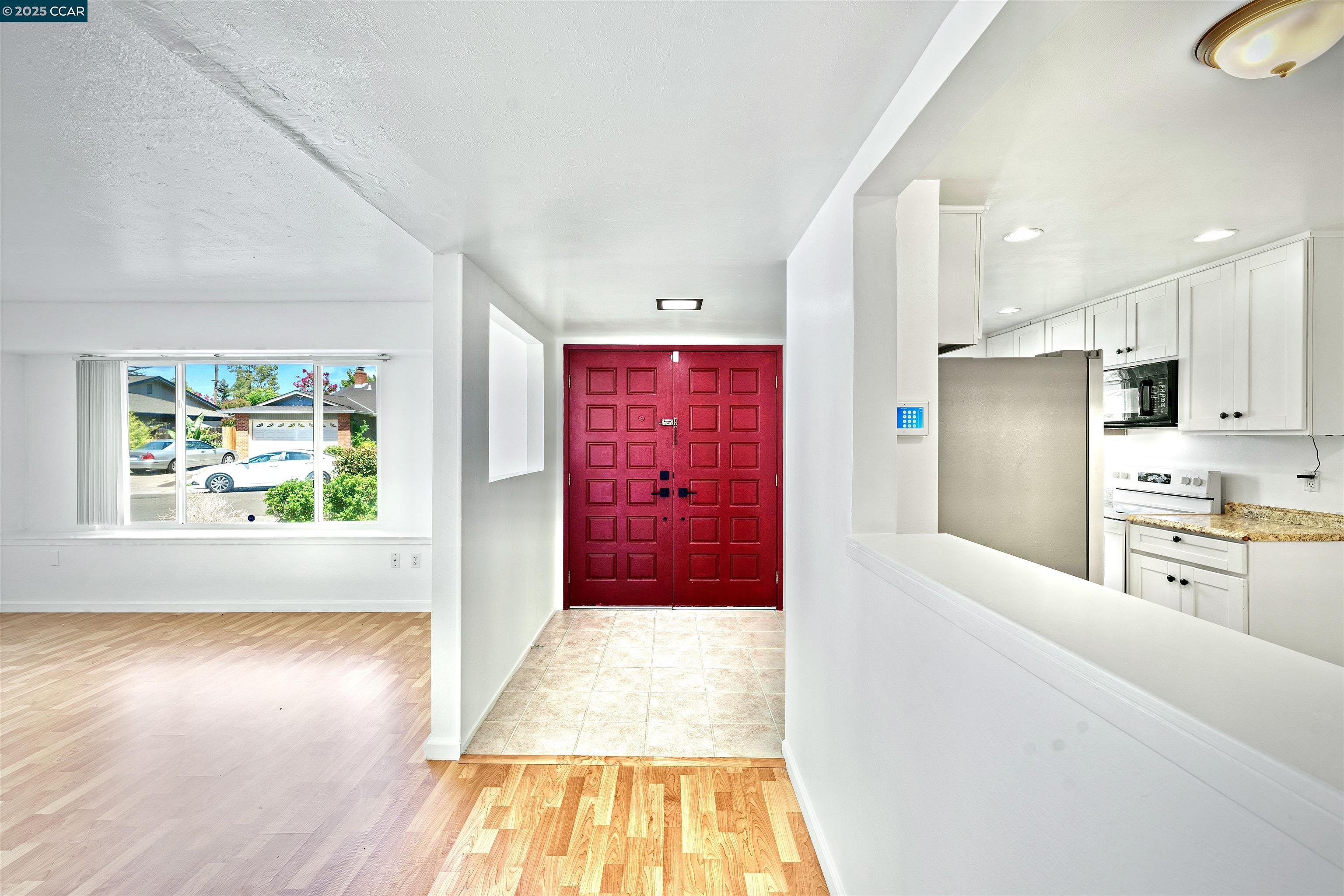 Detail Gallery Image 5 of 31 For 4989 Creek View Way, Sacramento,  CA 95841 - 3 Beds | 2 Baths