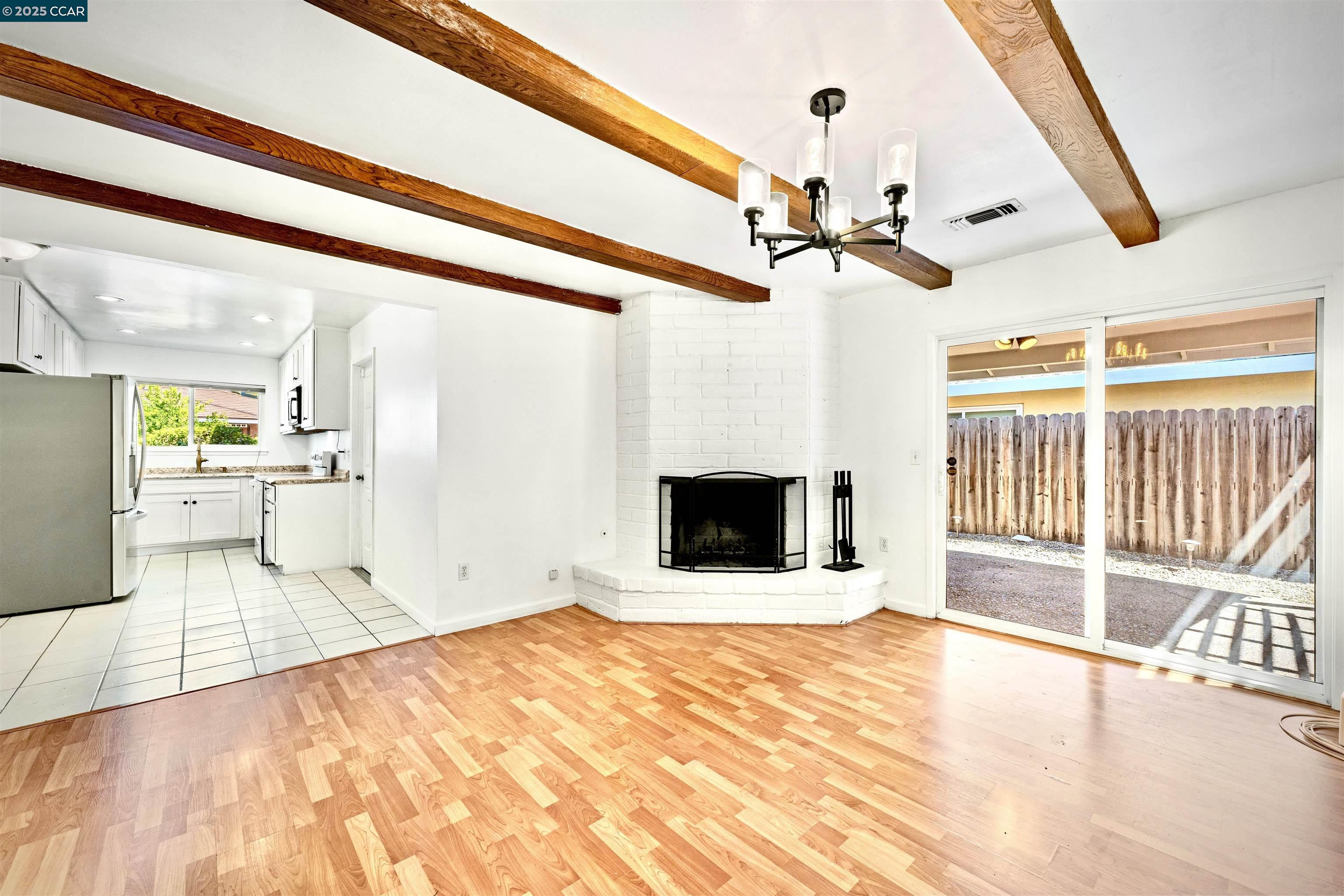 Detail Gallery Image 6 of 31 For 4989 Creek View Way, Sacramento,  CA 95841 - 3 Beds | 2 Baths