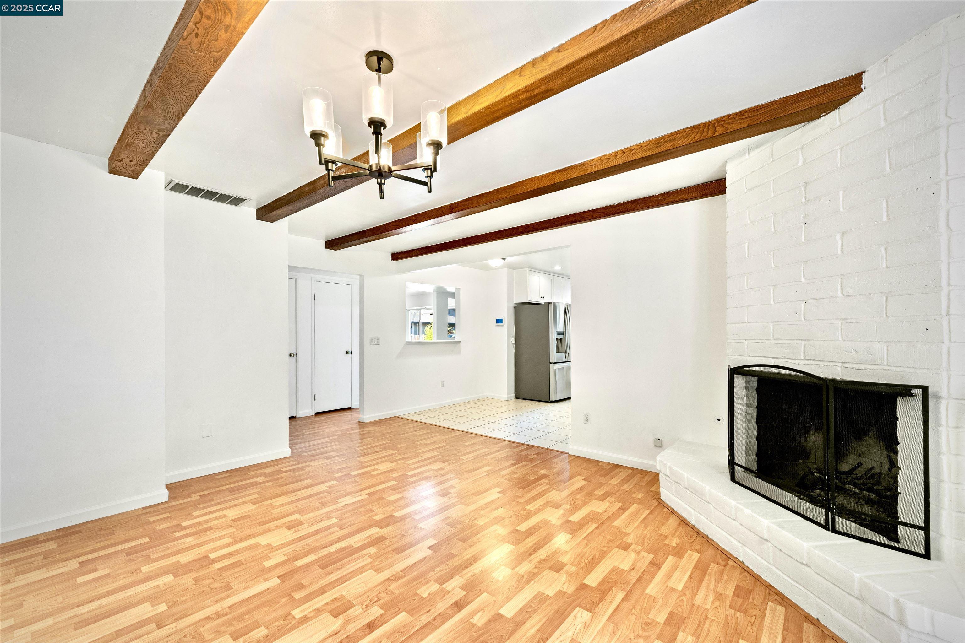 Detail Gallery Image 8 of 31 For 4989 Creek View Way, Sacramento,  CA 95841 - 3 Beds | 2 Baths