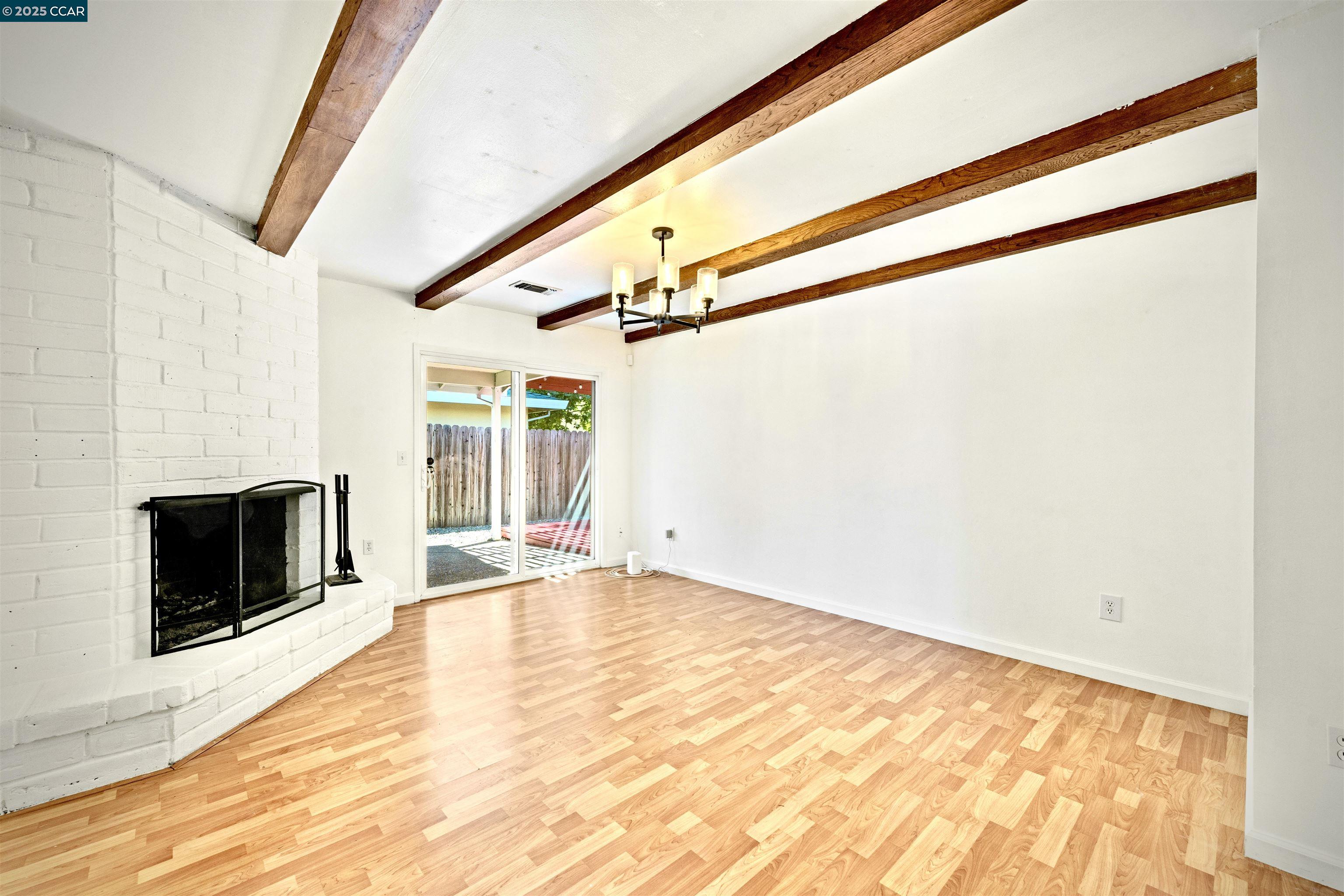 Detail Gallery Image 9 of 31 For 4989 Creek View Way, Sacramento,  CA 95841 - 3 Beds | 2 Baths