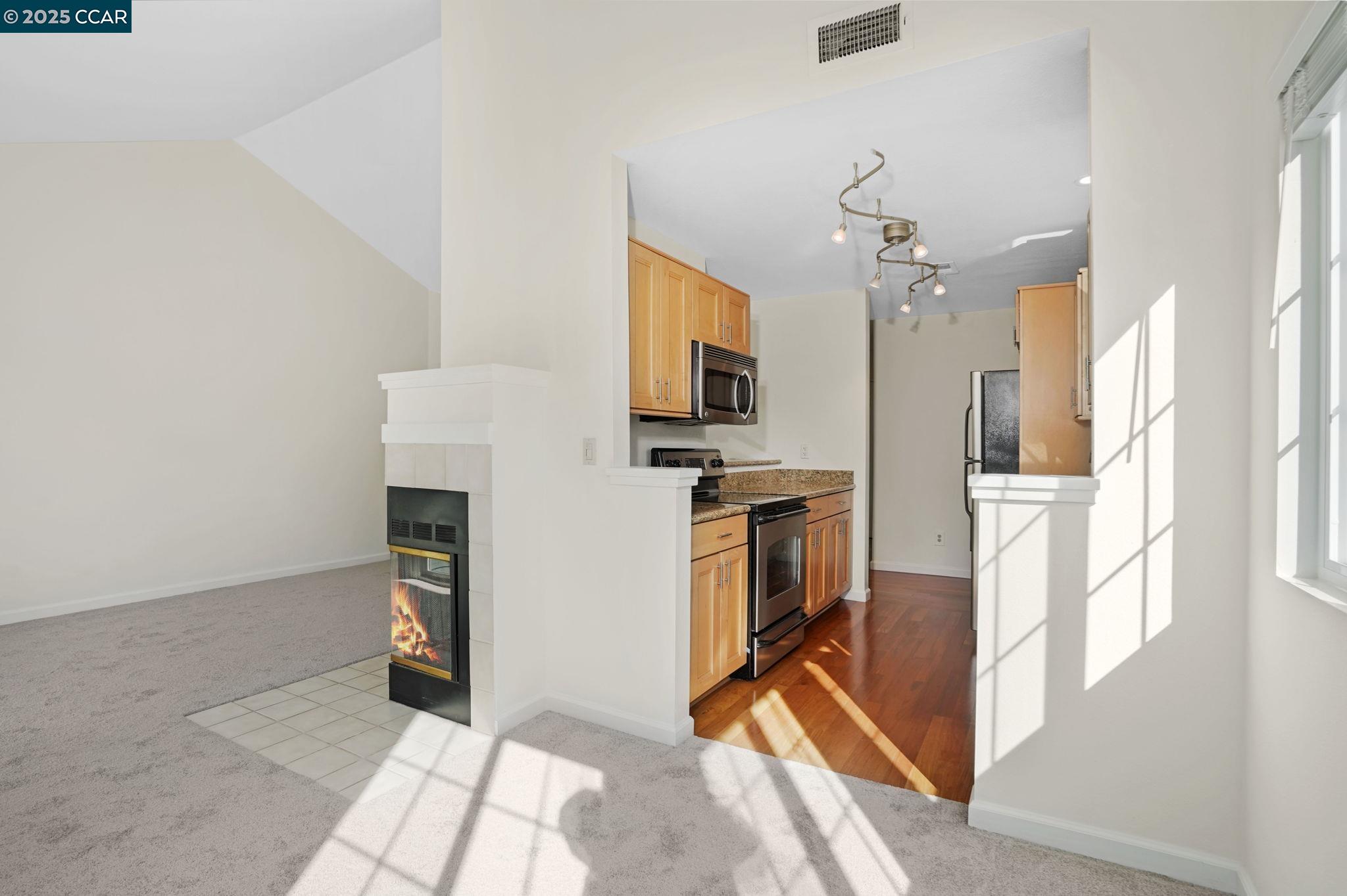 Detail Gallery Image 11 of 30 For 7540 Canyon Meadow Cir #D,  Pleasanton,  CA 94588 - 2 Beds | 2 Baths
