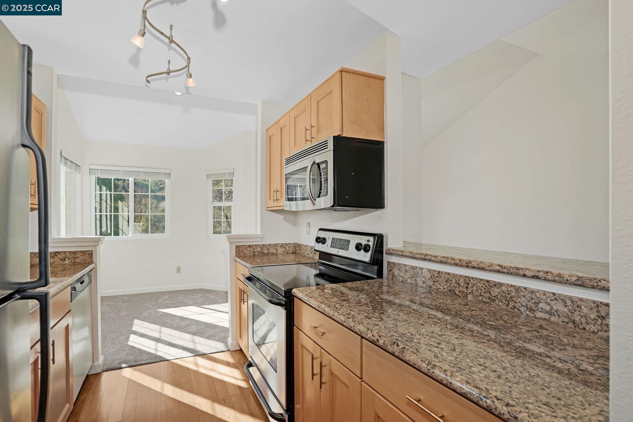 Detail Gallery Image 12 of 30 For 7540 Canyon Meadow Cir #D,  Pleasanton,  CA 94588 - 2 Beds | 2 Baths