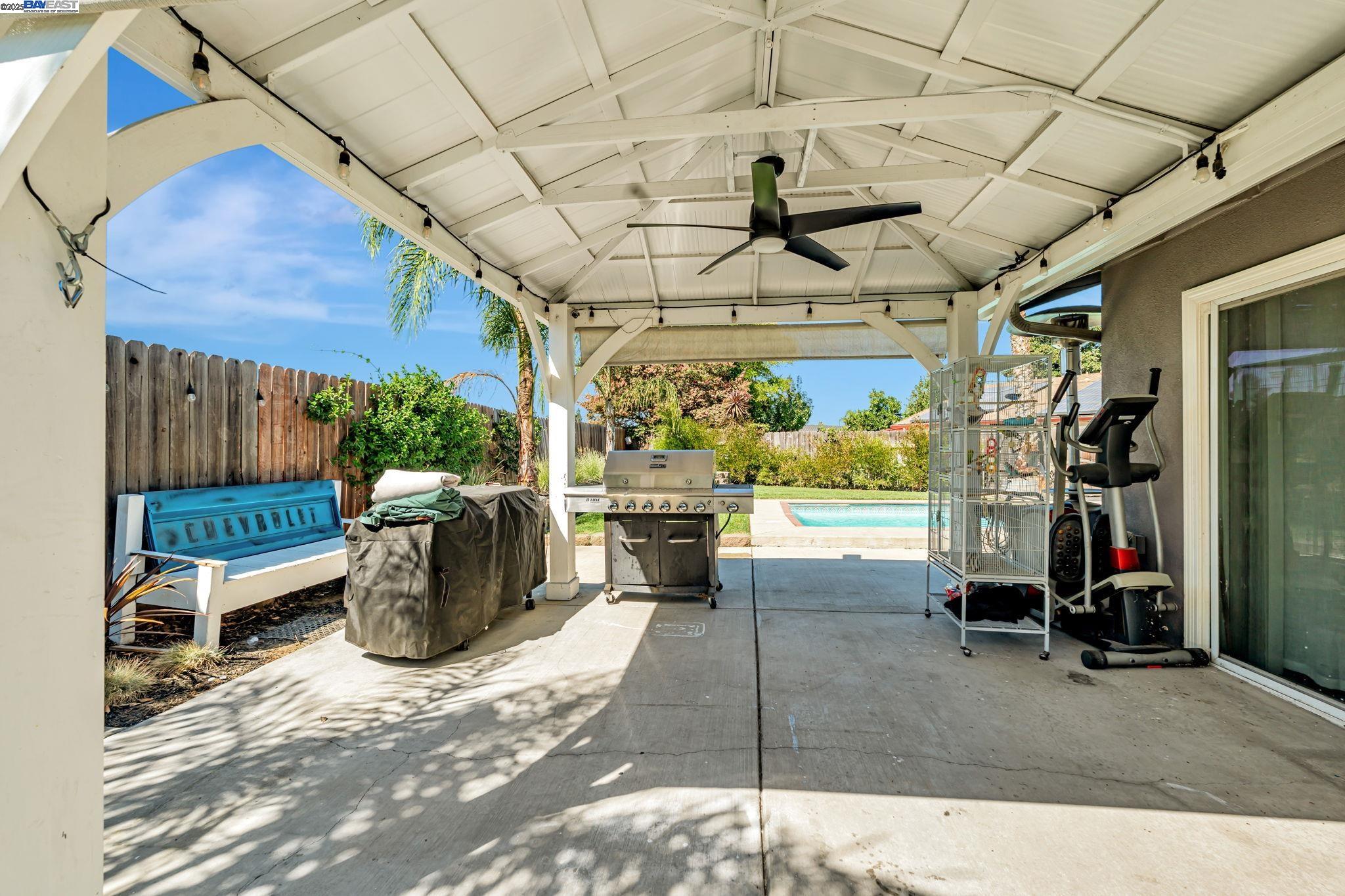 Detail Gallery Image 11 of 22 For 1905 Tuxford Pl, Manteca,  CA 95336 - 3 Beds | 2 Baths