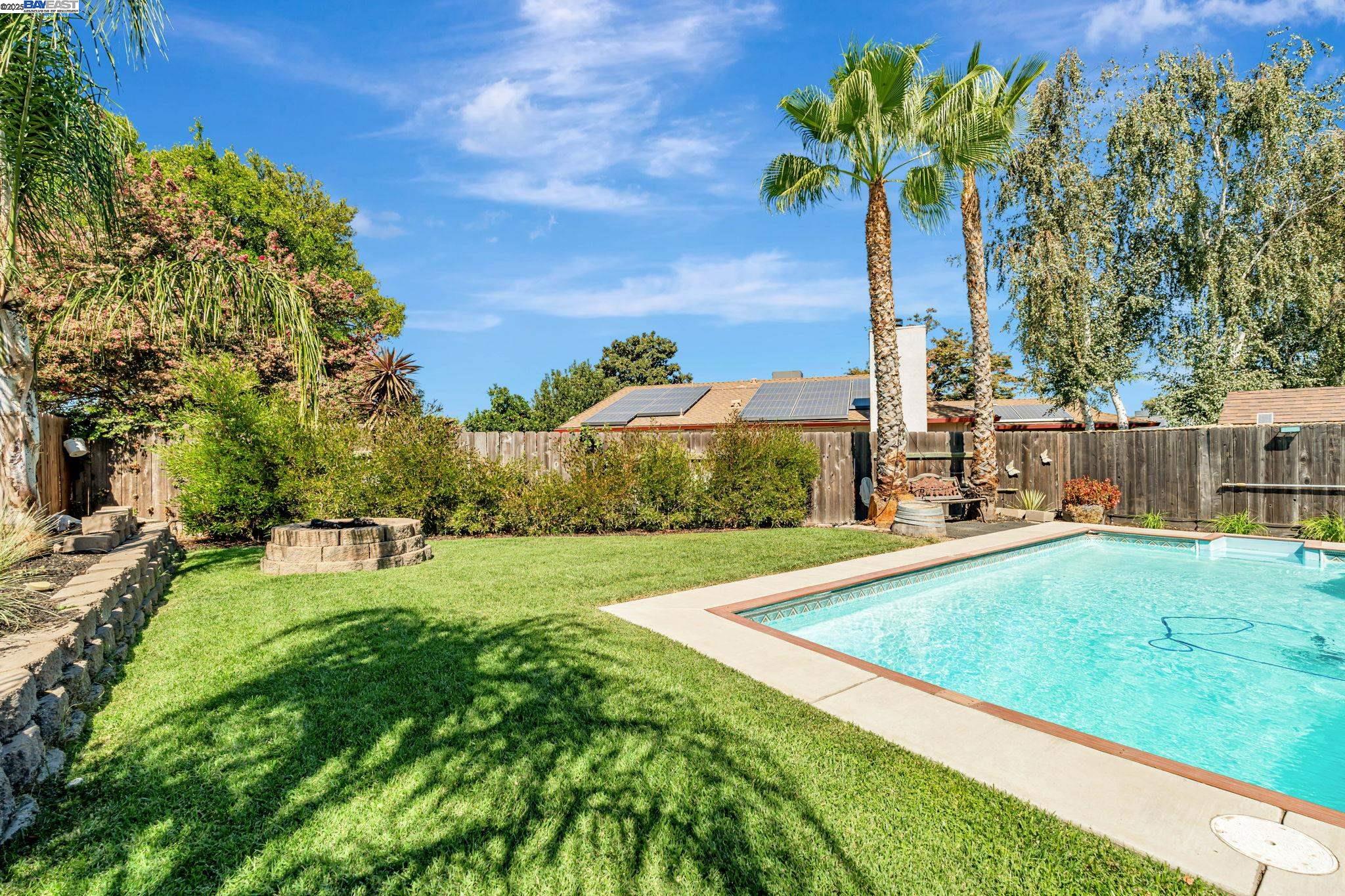 Detail Gallery Image 12 of 22 For 1905 Tuxford Pl, Manteca,  CA 95336 - 3 Beds | 2 Baths