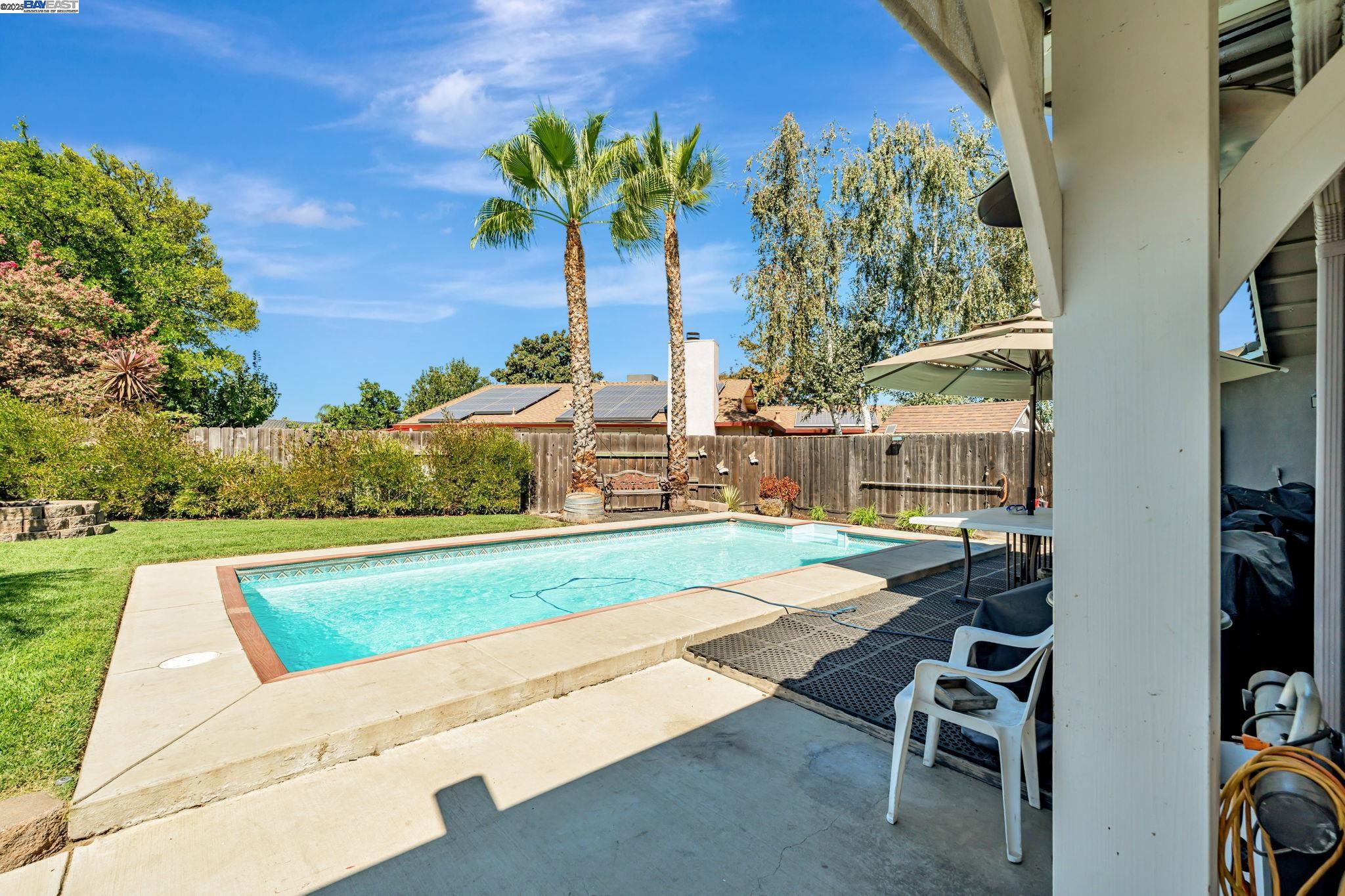 Detail Gallery Image 13 of 22 For 1905 Tuxford Pl, Manteca,  CA 95336 - 3 Beds | 2 Baths