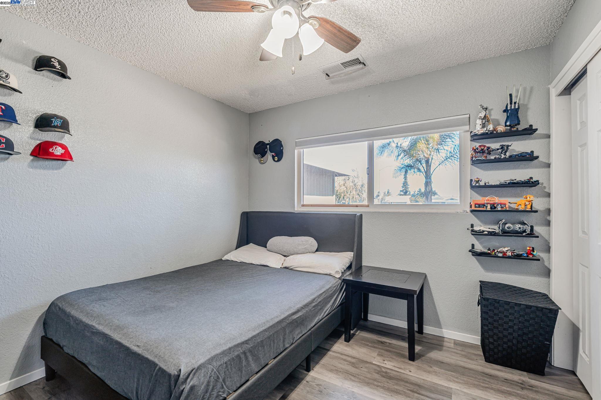 Detail Gallery Image 5 of 22 For 1905 Tuxford Pl, Manteca,  CA 95336 - 3 Beds | 2 Baths