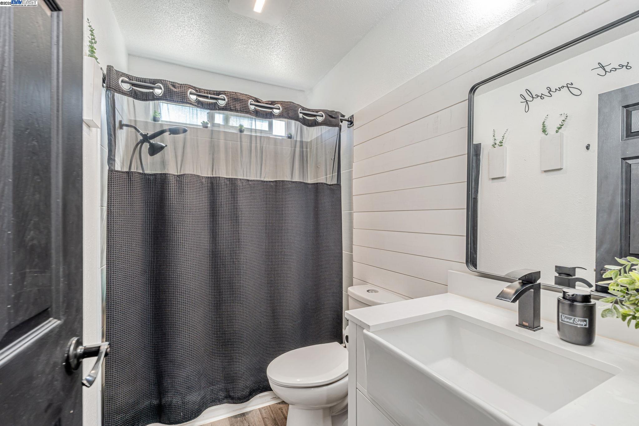 Detail Gallery Image 6 of 22 For 1905 Tuxford Pl, Manteca,  CA 95336 - 3 Beds | 2 Baths