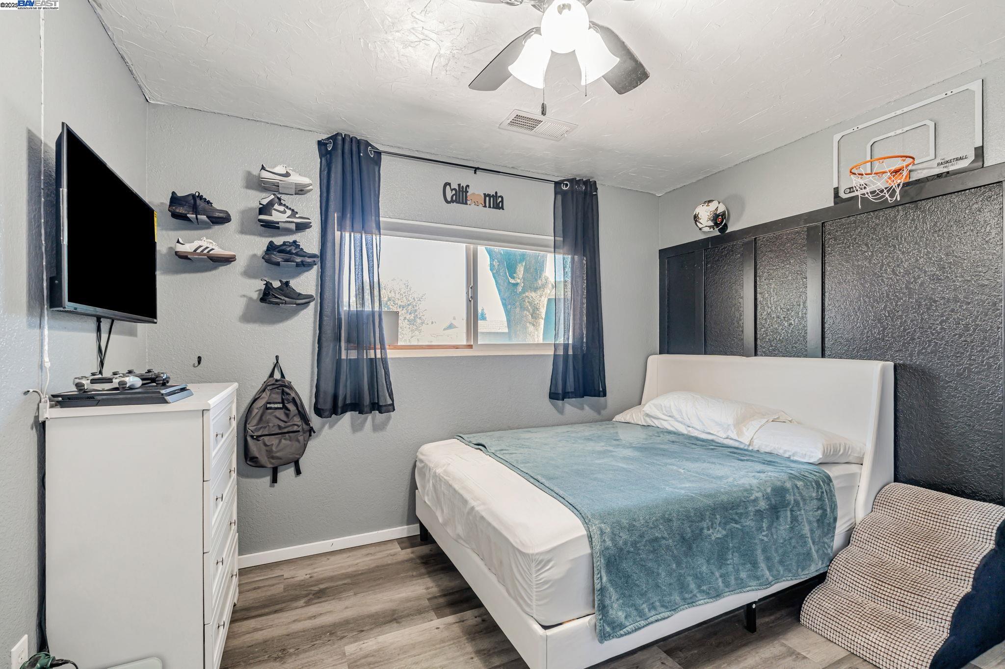 Detail Gallery Image 7 of 22 For 1905 Tuxford Pl, Manteca,  CA 95336 - 3 Beds | 2 Baths