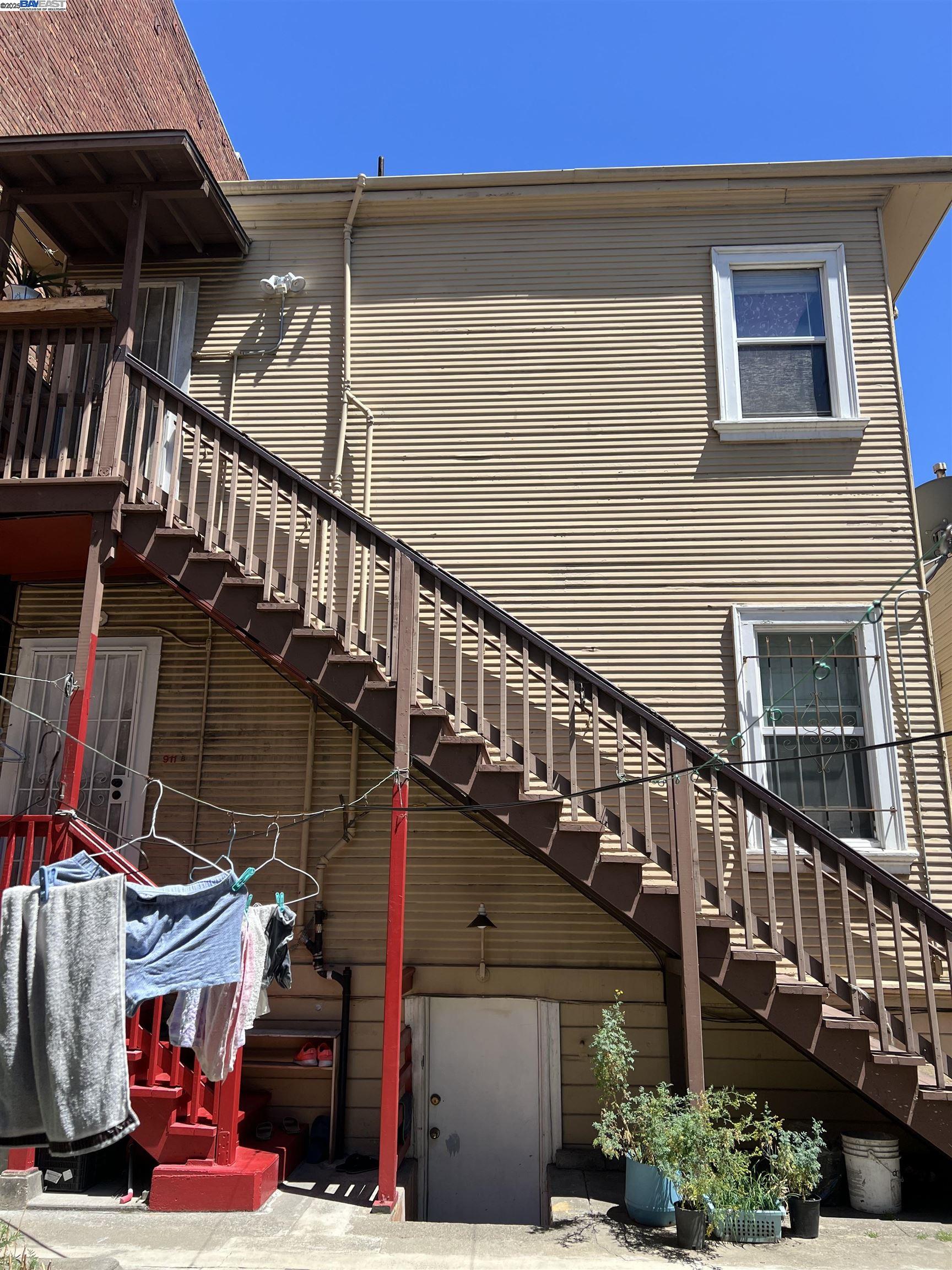 Detail Gallery Image 2 of 7 For 909-911 Alice St, Oakland,  CA 94607 - – Beds | – Baths