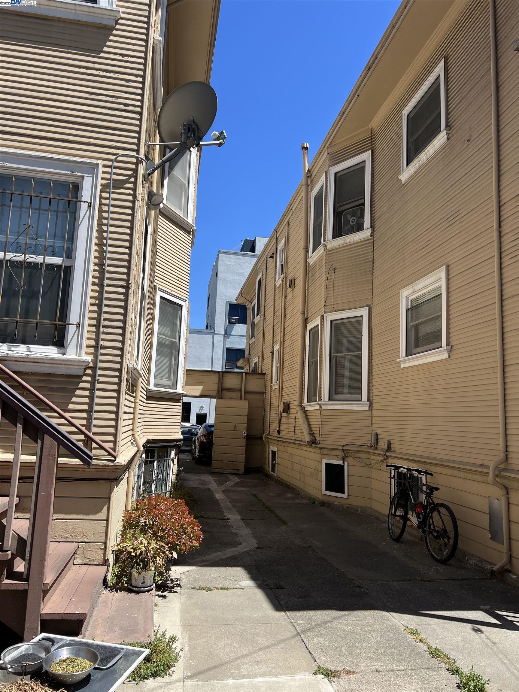Detail Gallery Image 4 of 7 For 909-911 Alice St, Oakland,  CA 94607 - – Beds | – Baths