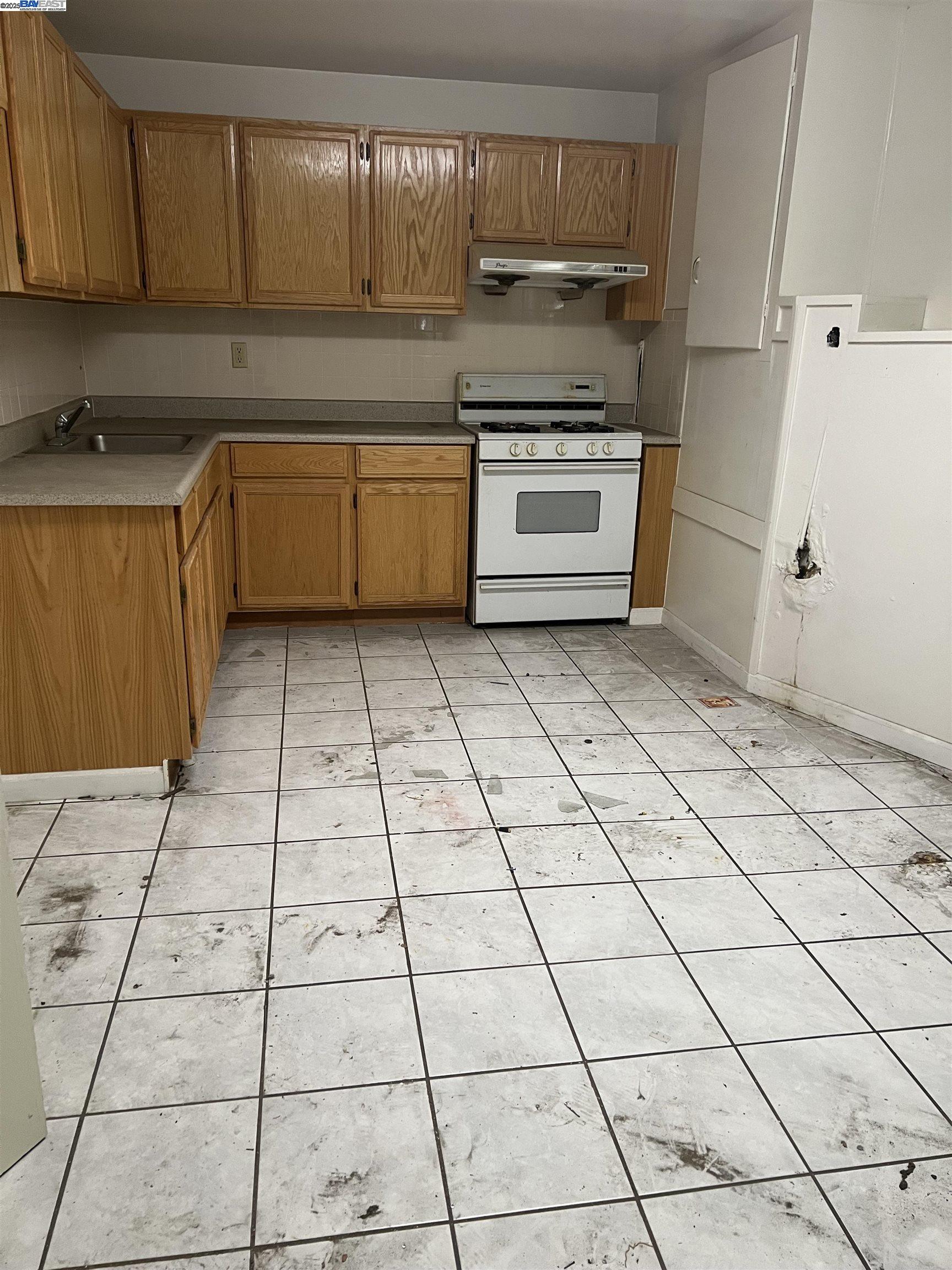 Detail Gallery Image 5 of 7 For 909-911 Alice St, Oakland,  CA 94607 - – Beds | – Baths