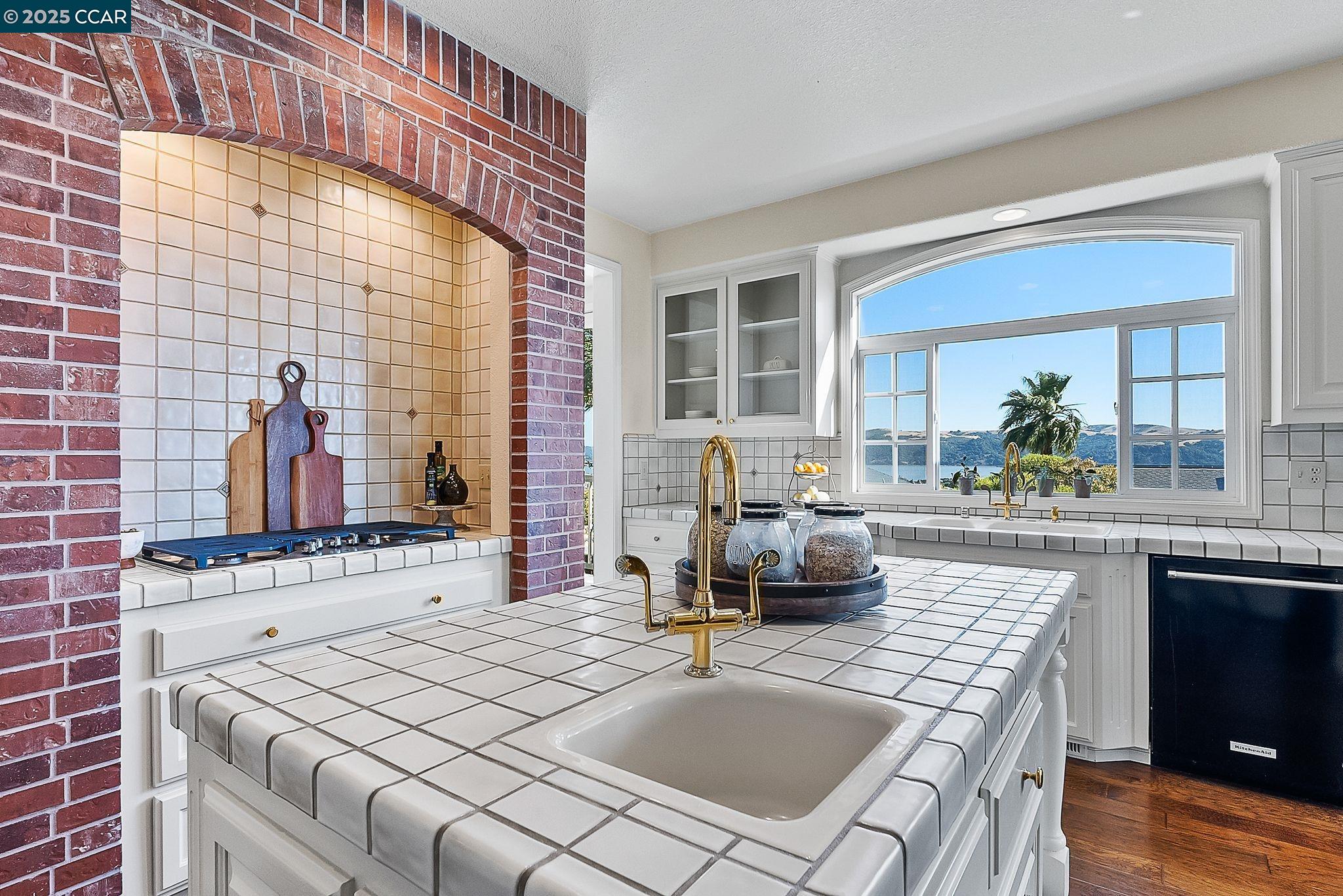 Detail Gallery Image 11 of 57 For 1620 Saint Francis Ct, Benicia,  CA 94510 - 4 Beds | 3 Baths