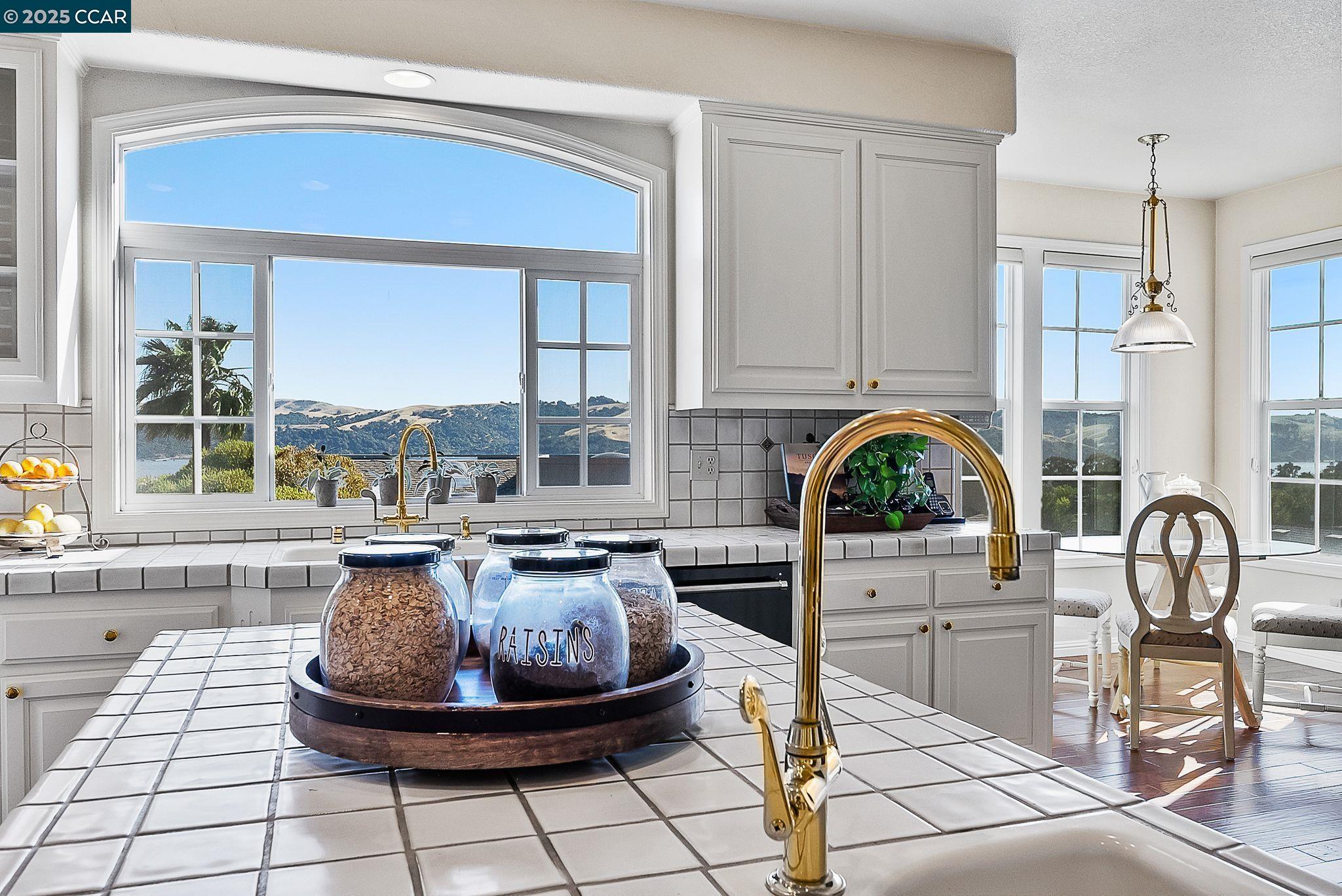 Detail Gallery Image 12 of 57 For 1620 Saint Francis Ct, Benicia,  CA 94510 - 4 Beds | 3 Baths