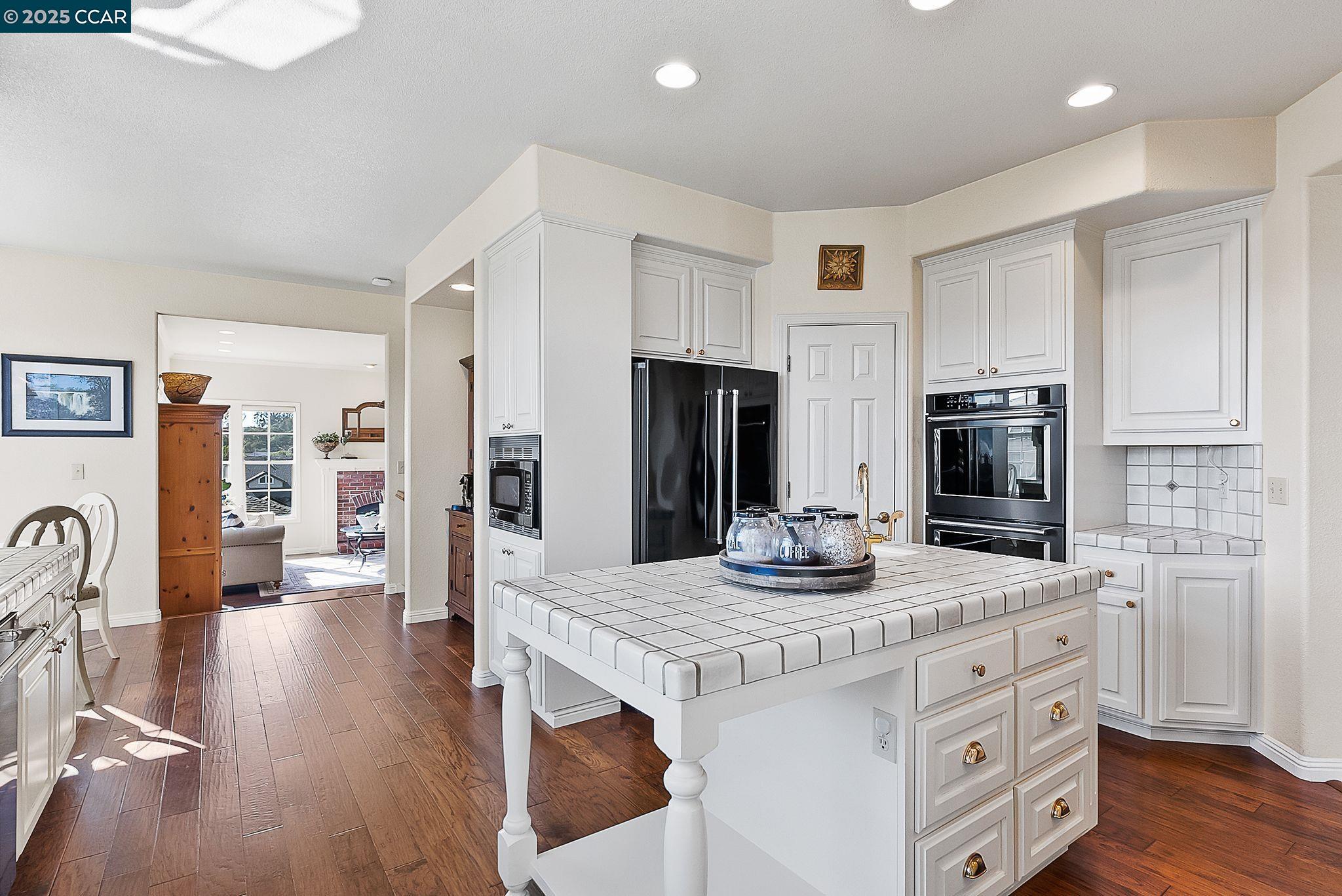 Detail Gallery Image 9 of 57 For 1620 Saint Francis Ct, Benicia,  CA 94510 - 4 Beds | 3 Baths