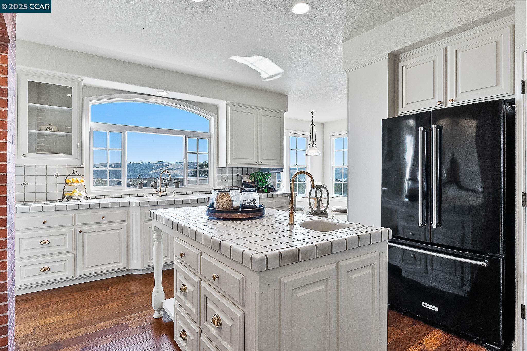 Detail Gallery Image 10 of 57 For 1620 Saint Francis Ct, Benicia,  CA 94510 - 4 Beds | 3 Baths